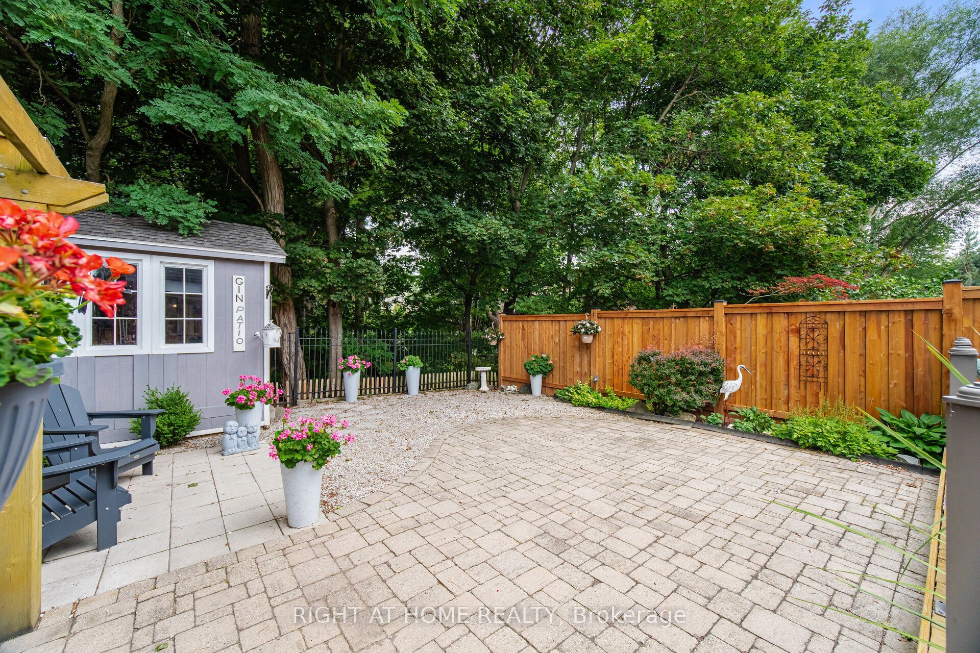 3064 Lakeshore Road W Property Photo 45