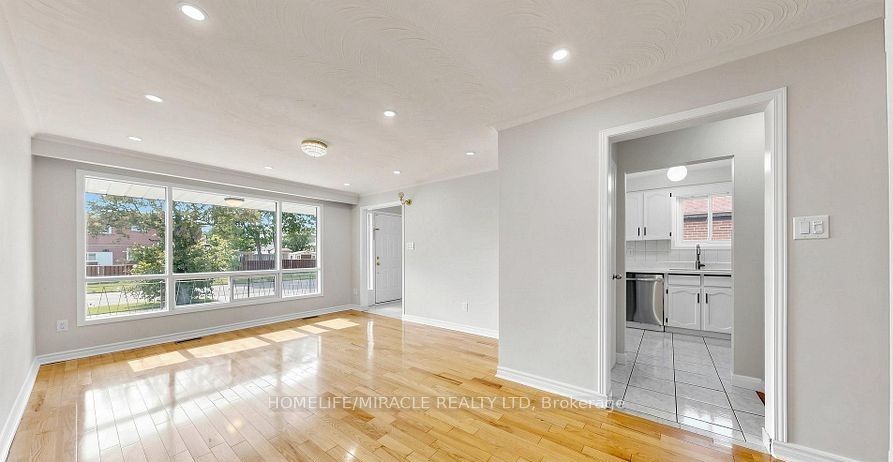7444 Homeside Gardens Property Photo 4