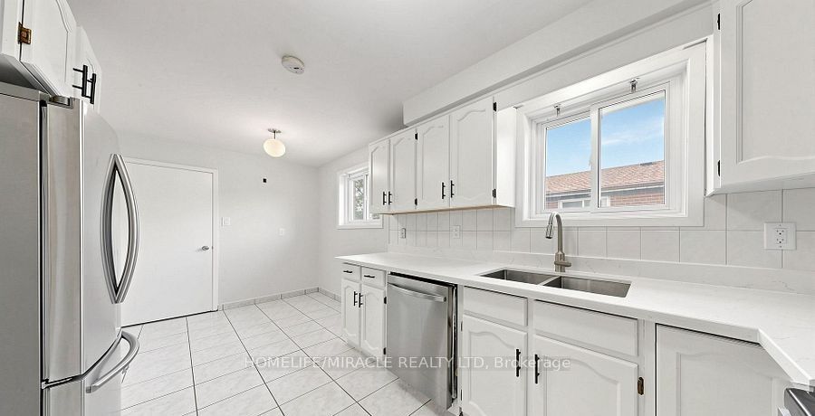 7444 Homeside Gardens Property Photo 10