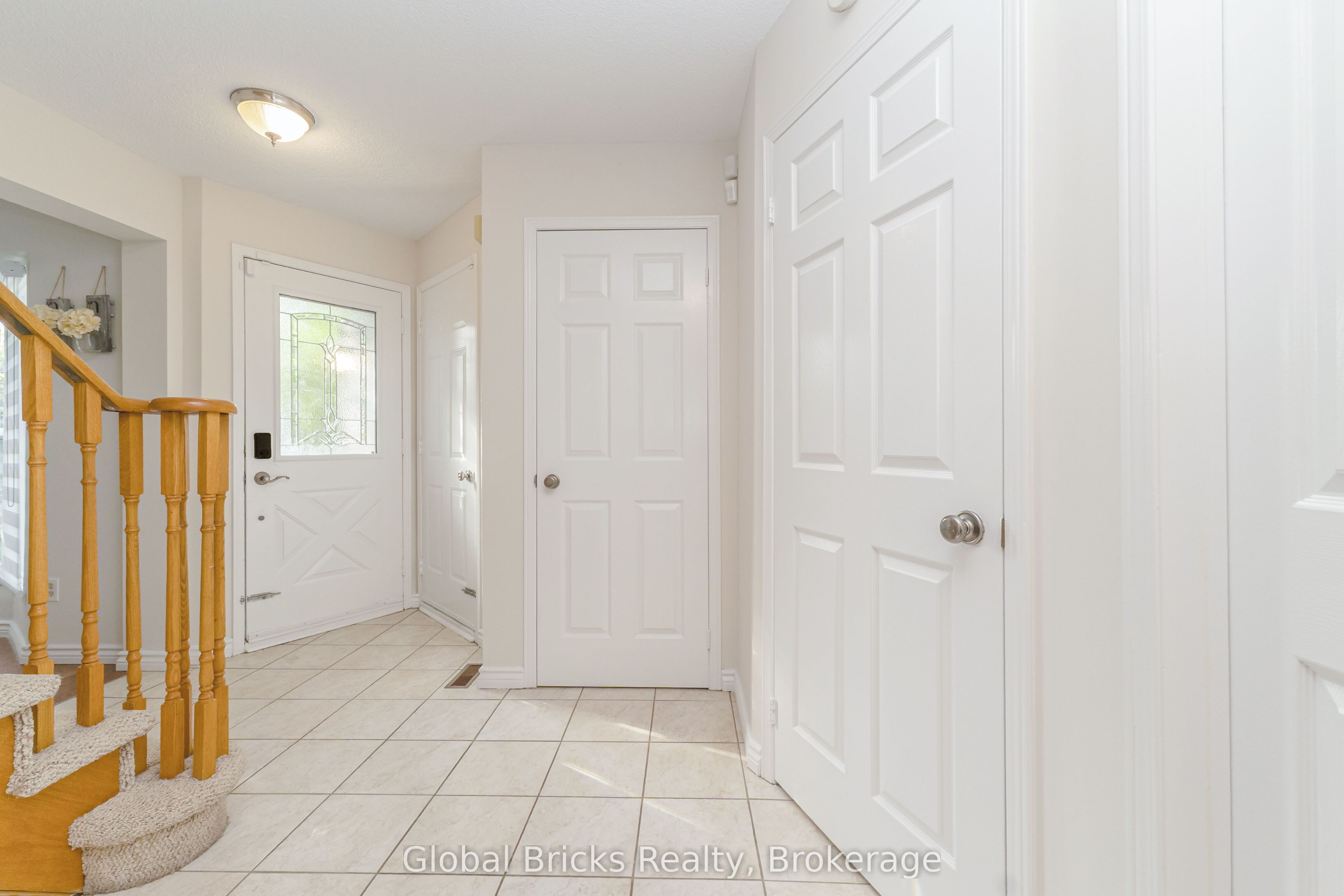 6190 Saltmarsh Court Property Photo 5