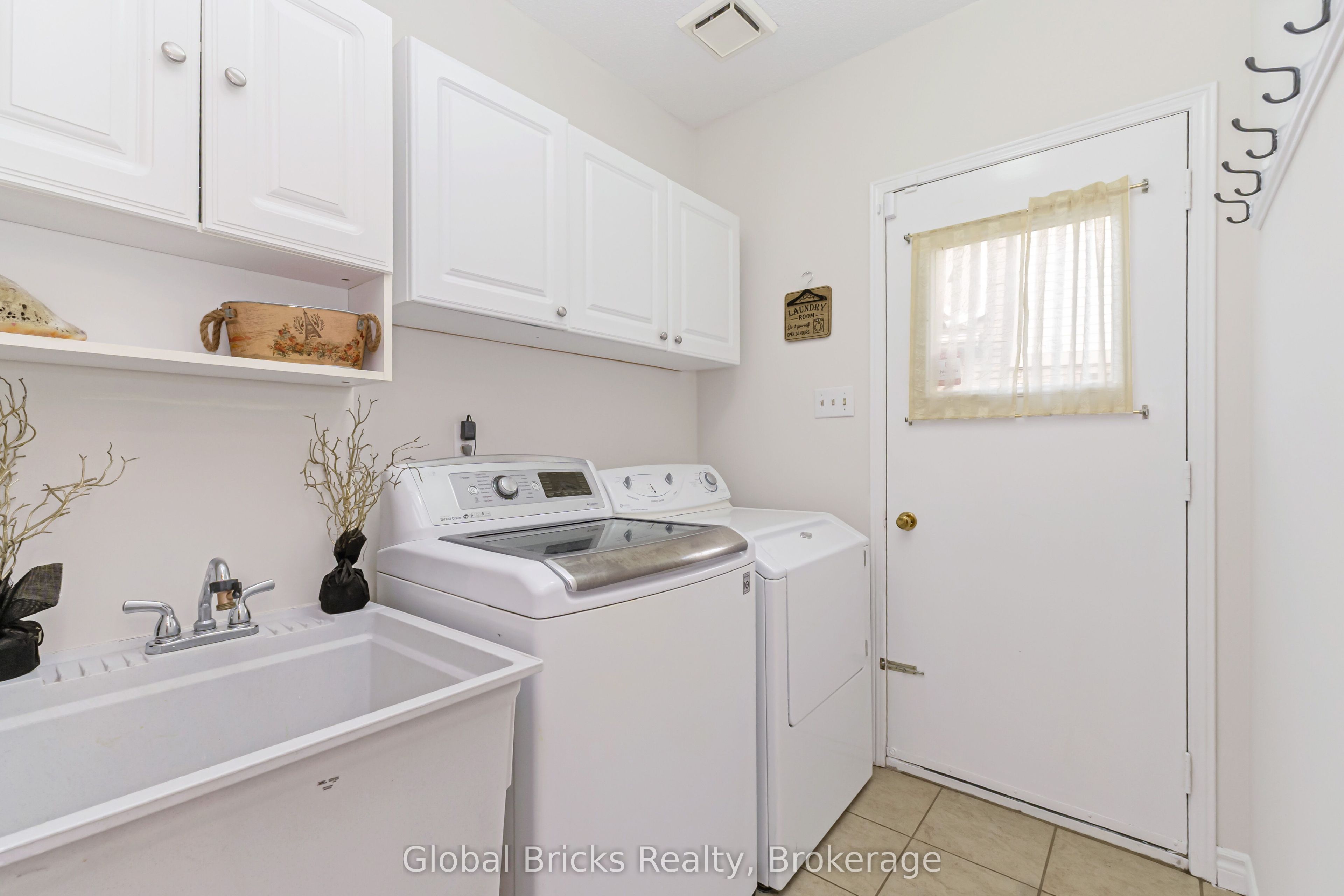 6190 Saltmarsh Court Property Photo 17