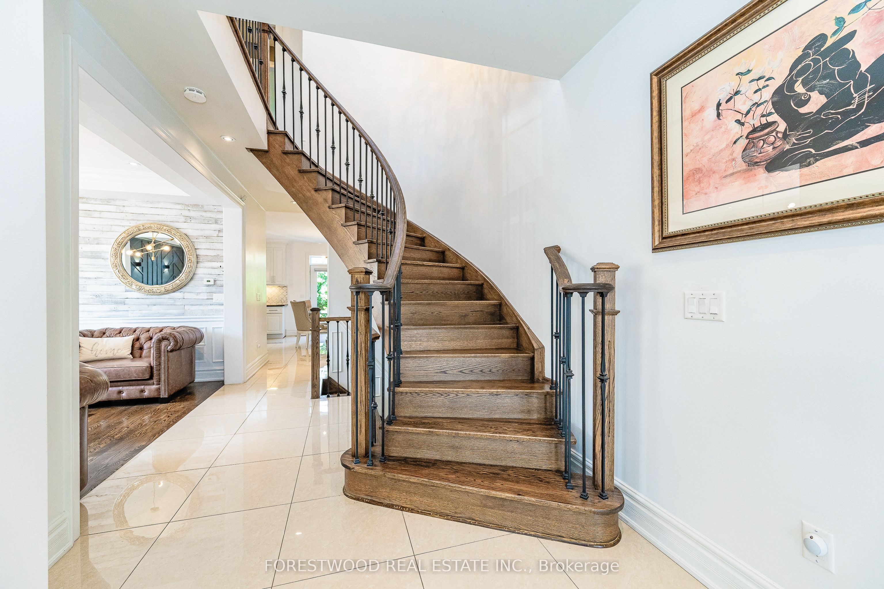 138 Winston Park Boulevard Property Photo 2