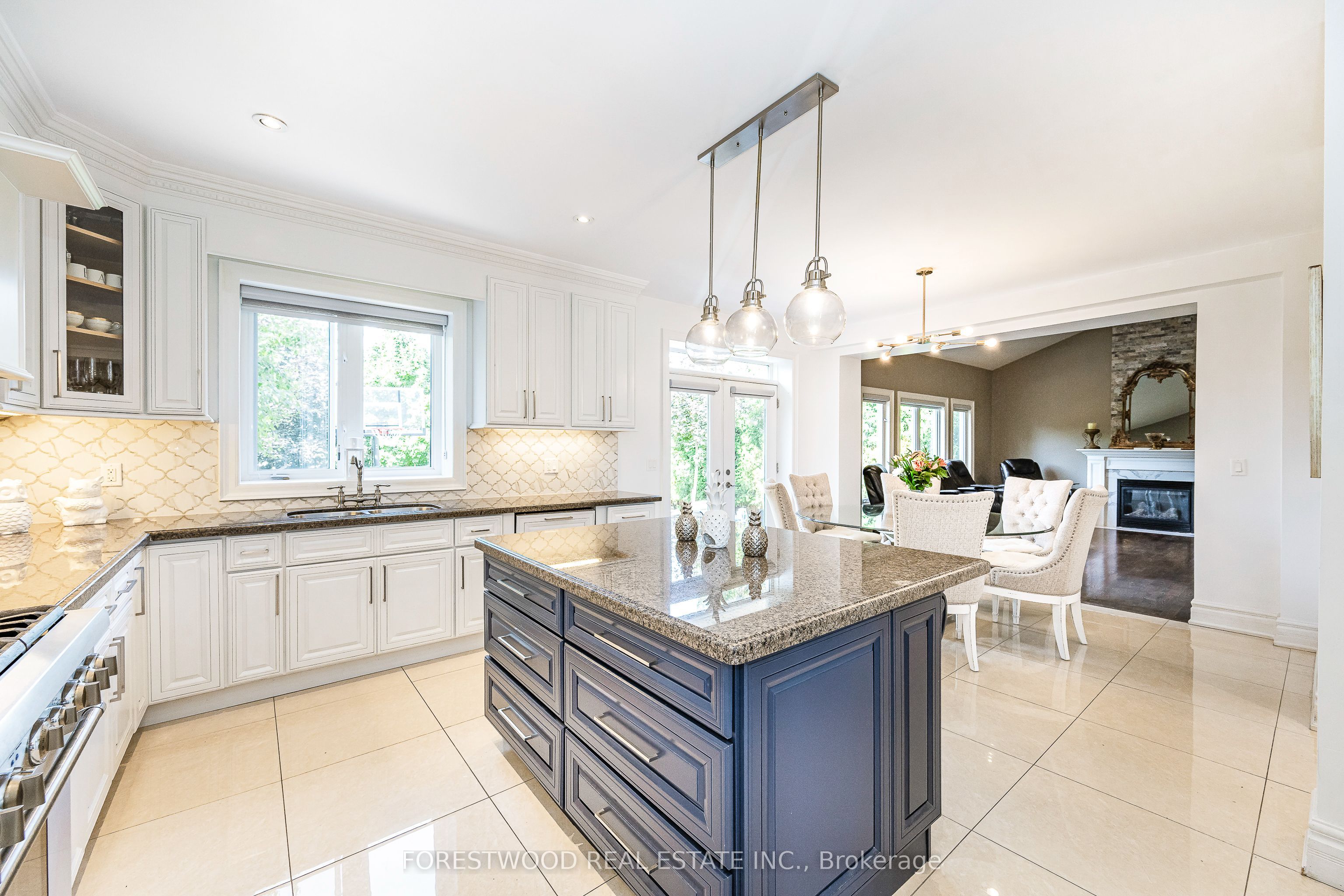 138 Winston Park Boulevard Property Photo 12