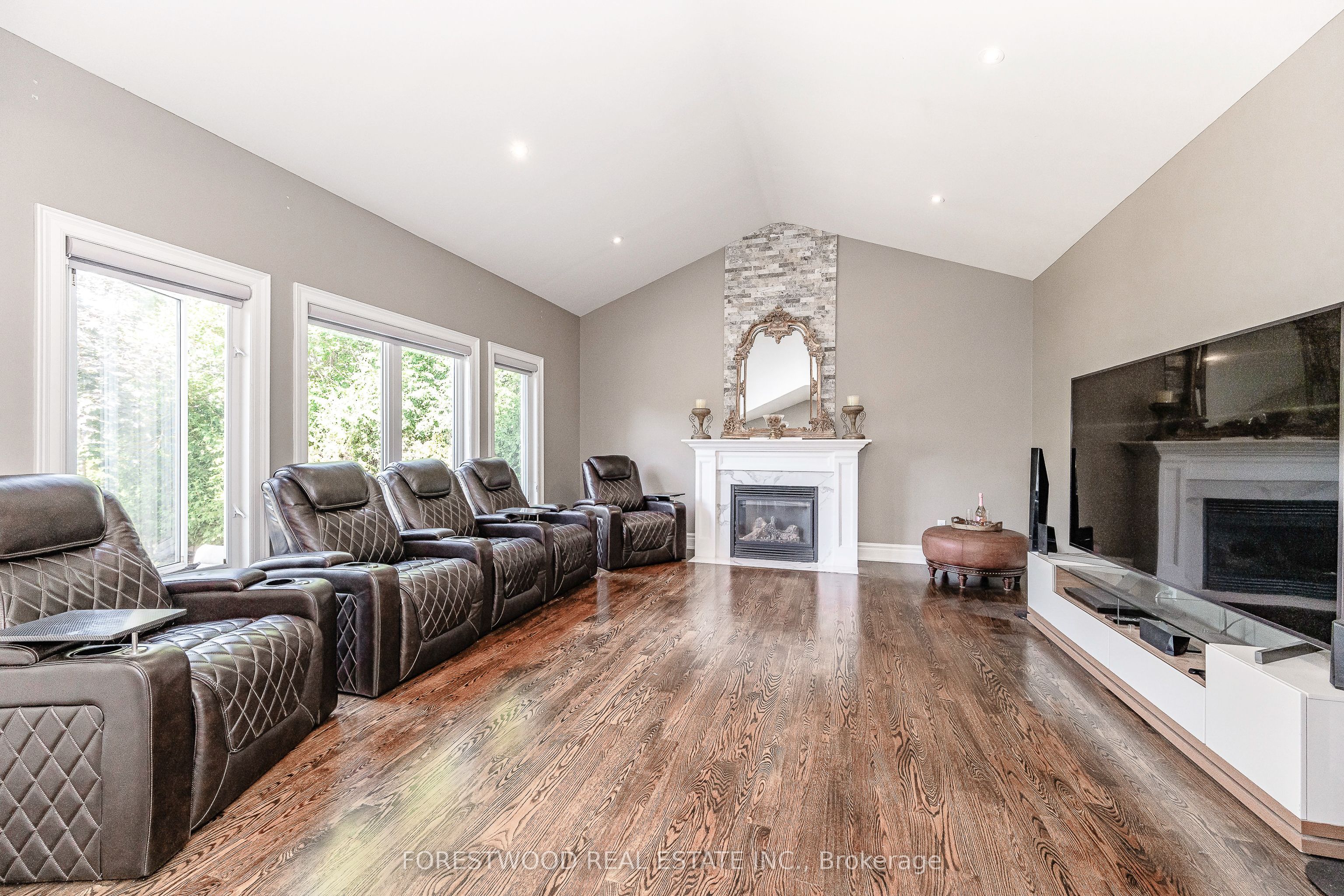 138 Winston Park Boulevard Property Photo 15