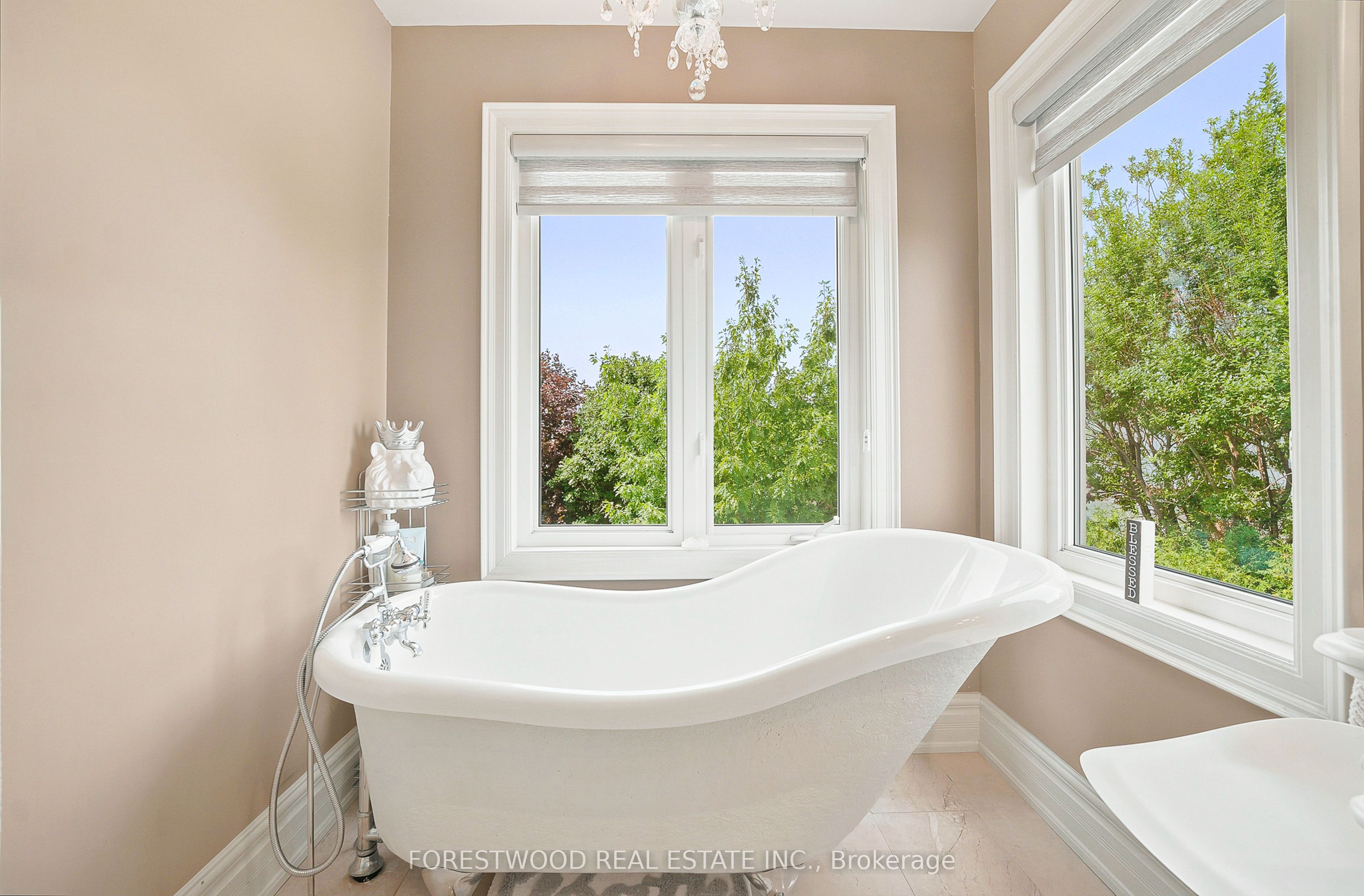 138 Winston Park Boulevard Property Photo 22