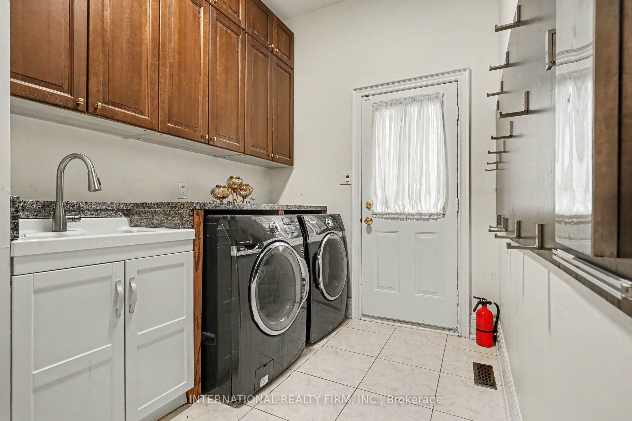 5240 Elmridge Drive Property Photo 16