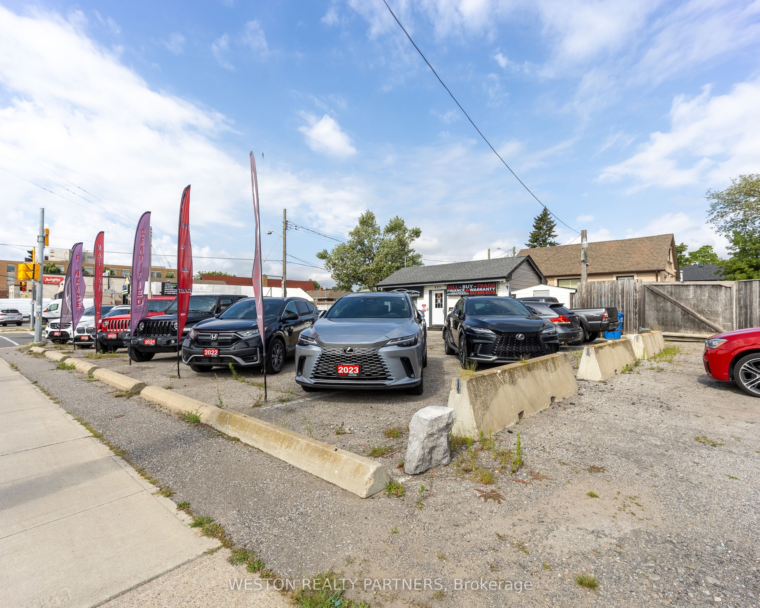 825-827 Lakeshore Road E Property Photo 19