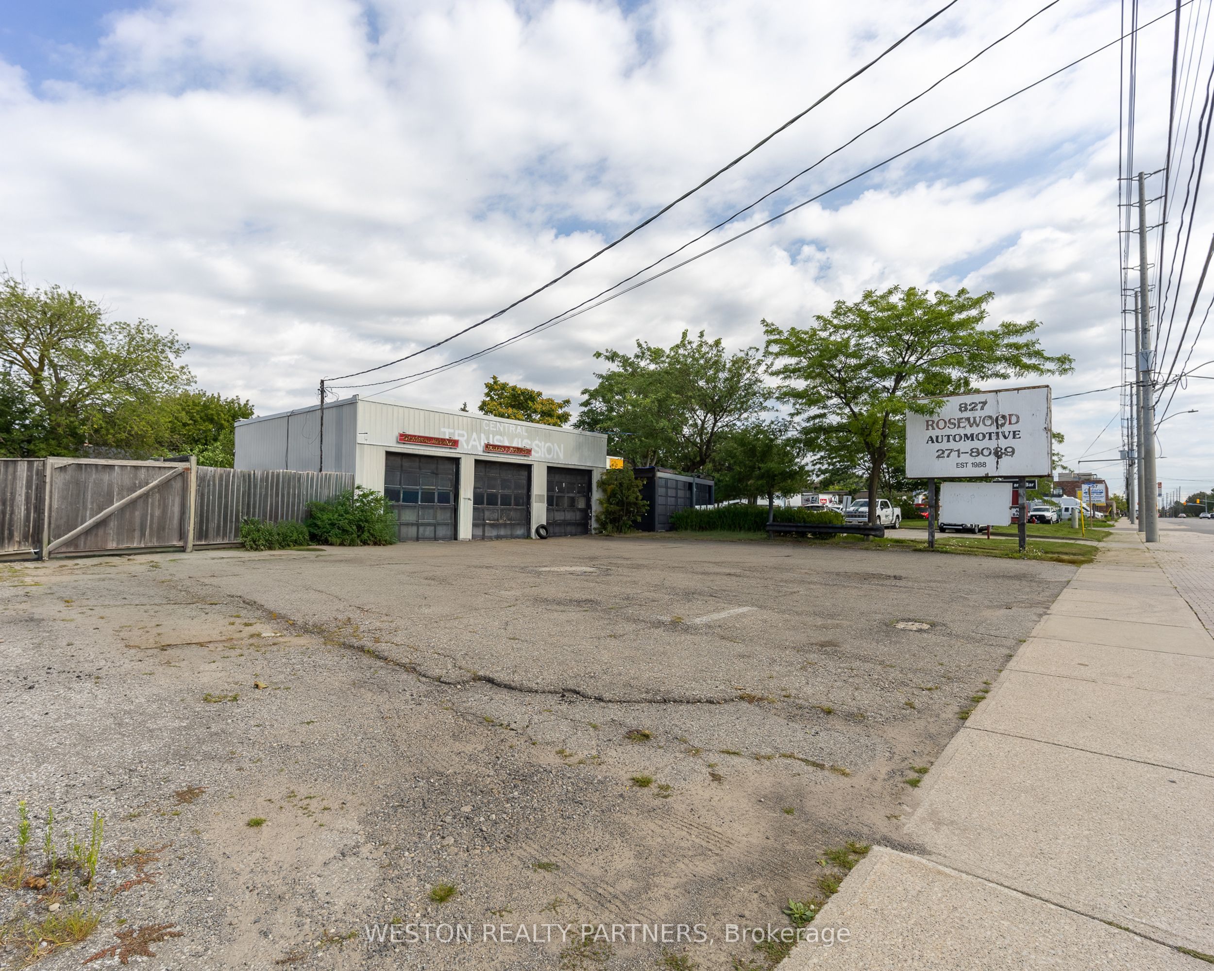 825-827 Lakeshore Road E Property Photo 20