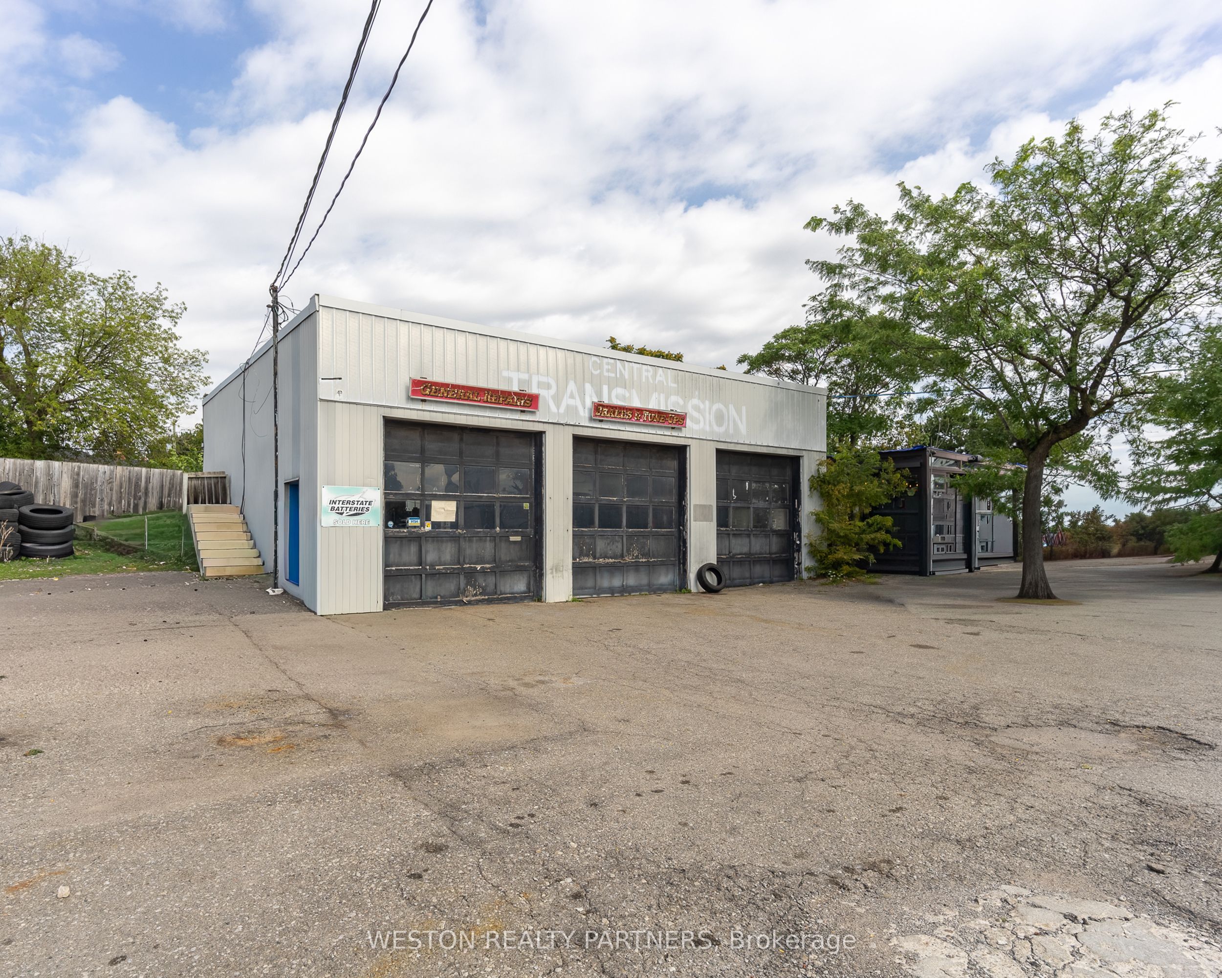 825-827 Lakeshore Road E Property Photo 22