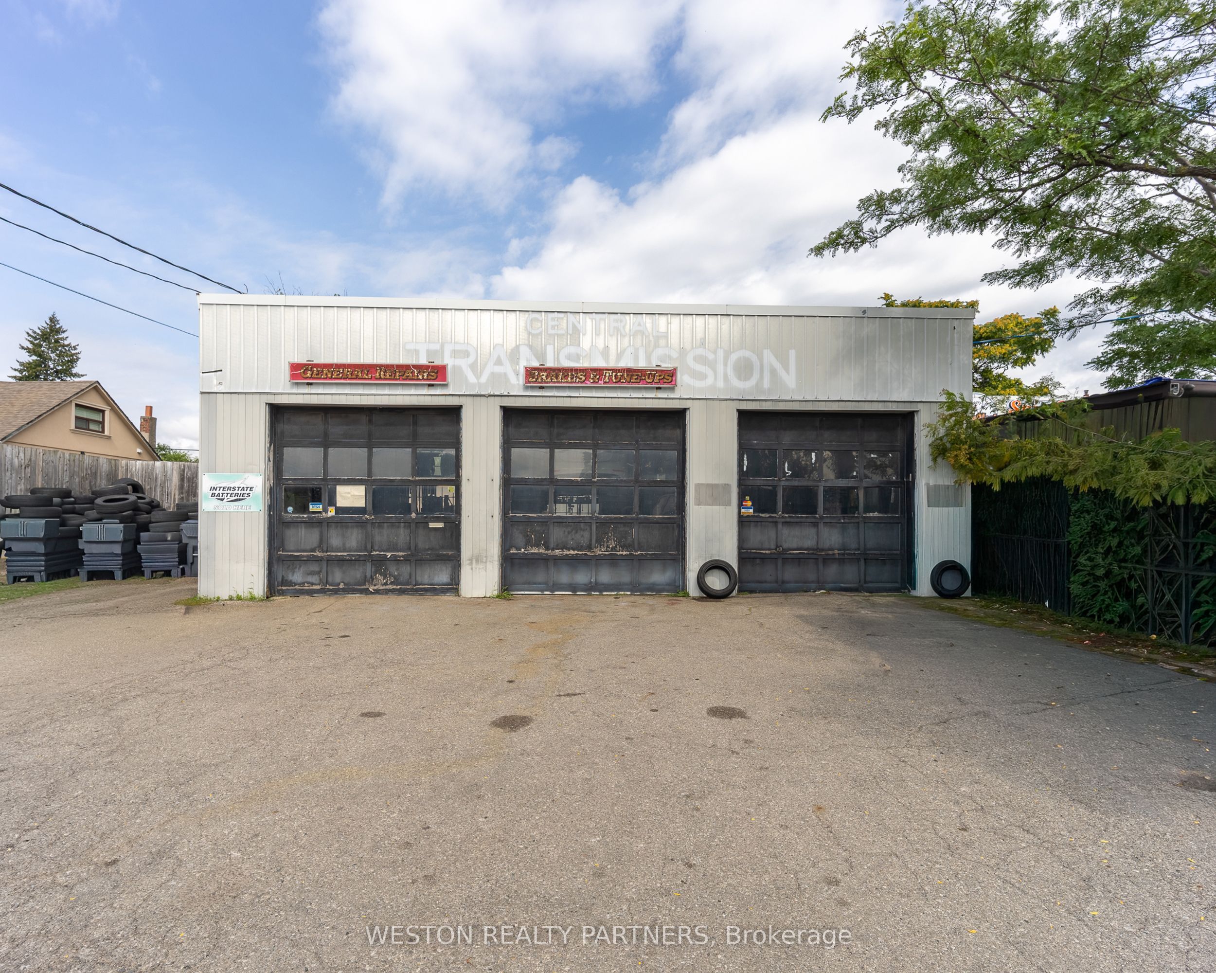 825-827 Lakeshore Road E Property Photo 23