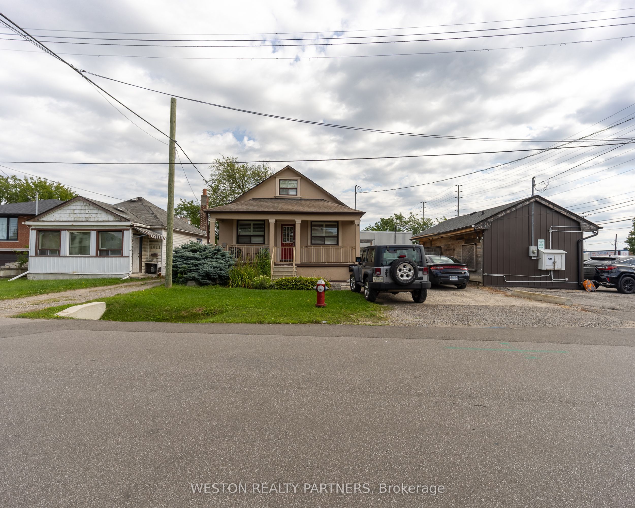 825-827 Lakeshore Road E Property Photo 26