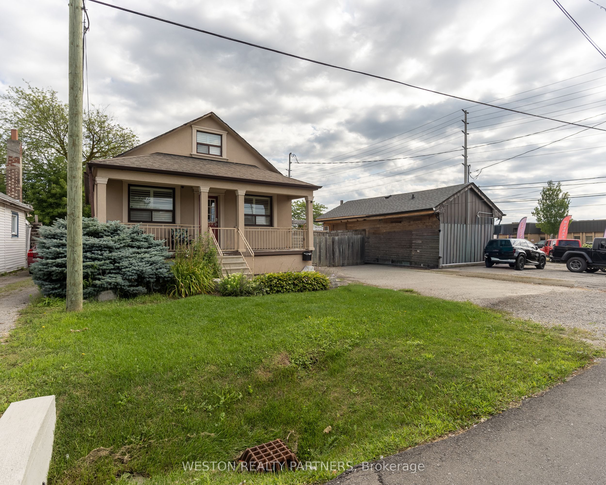 825-827 Lakeshore Road E Property Photo 27