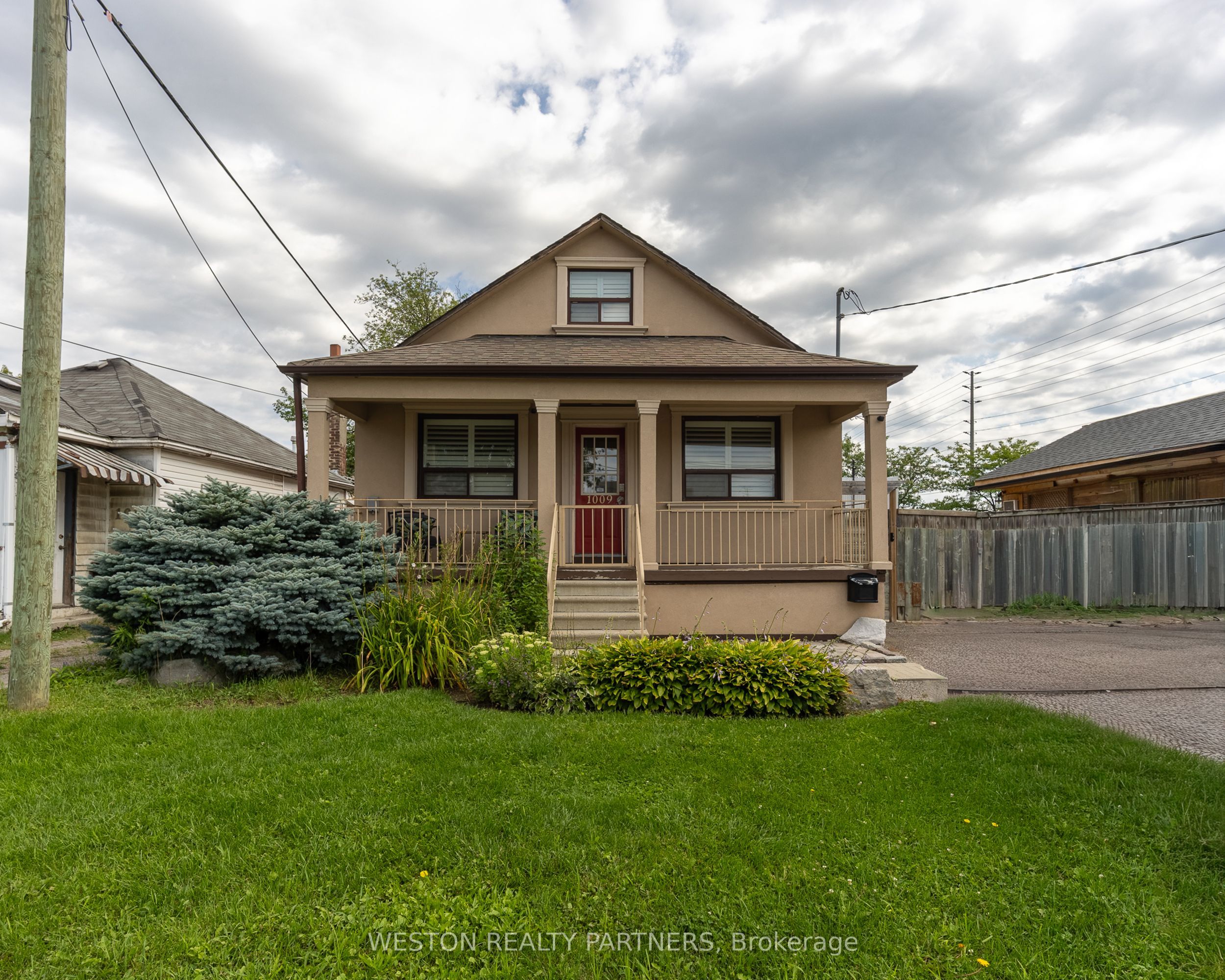 825-827 Lakeshore Road E Property Photo 28
