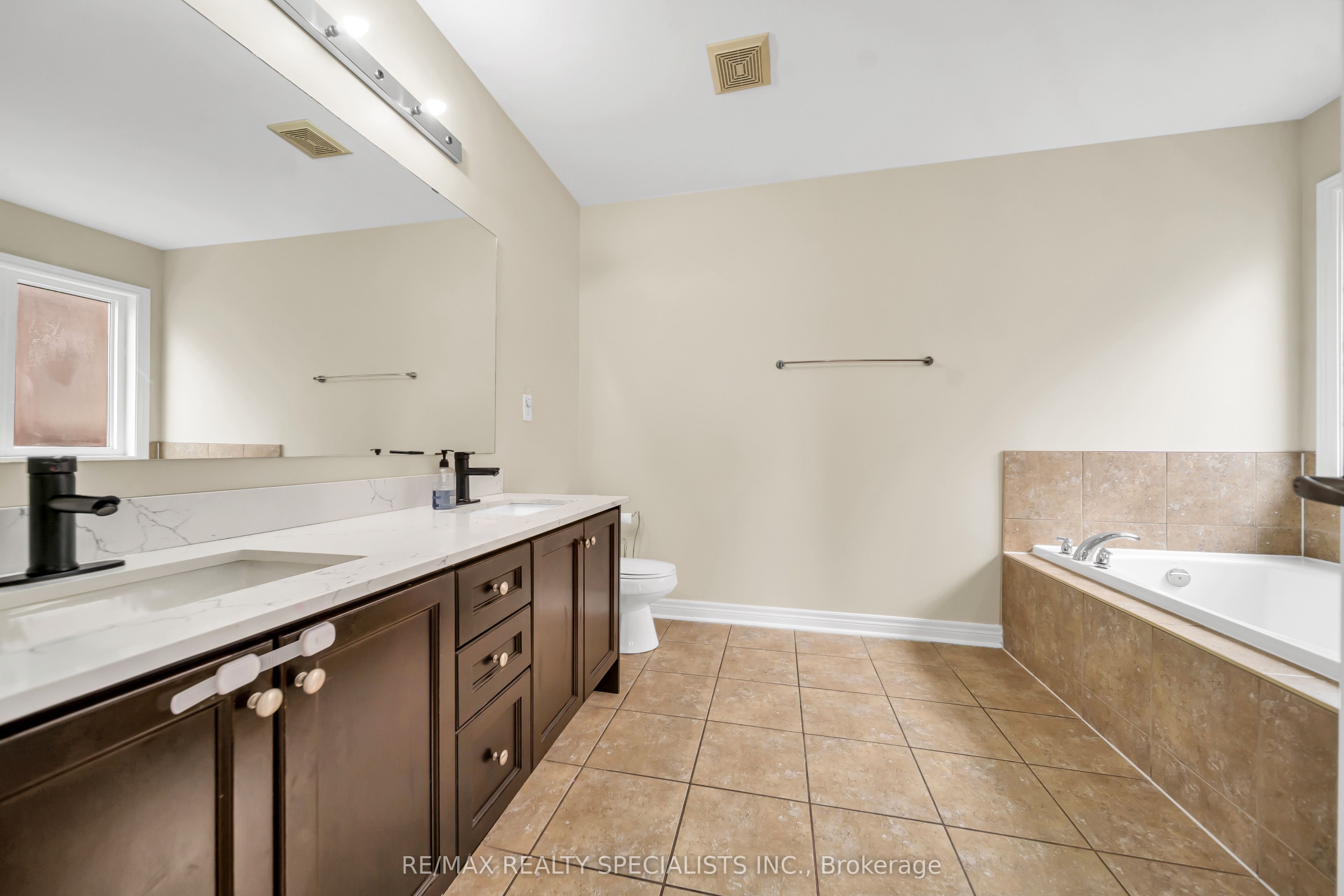 48 Game Creek Crescent Property Photo 13
