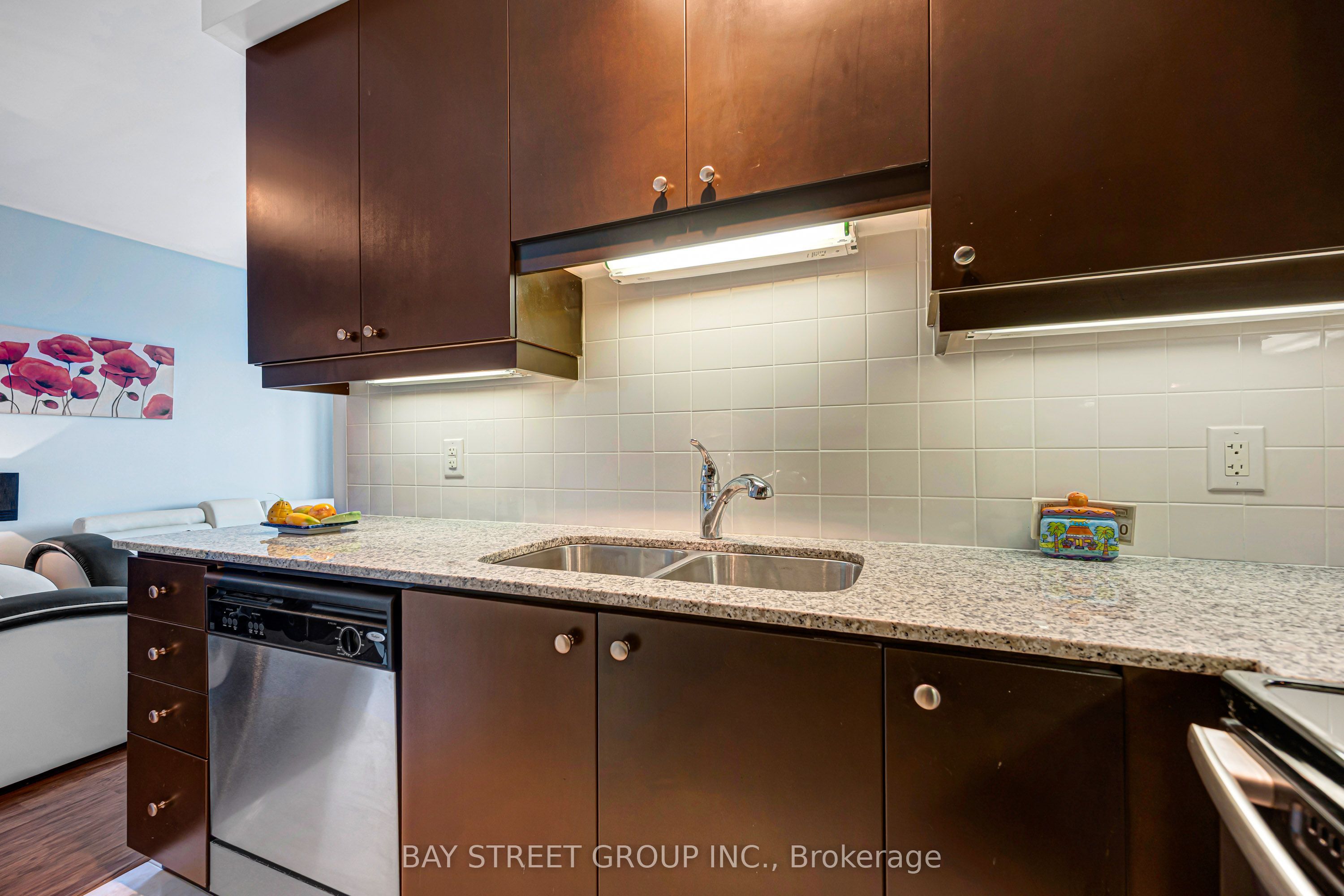 60 Absolute Avenue 5308 Property Photo 16