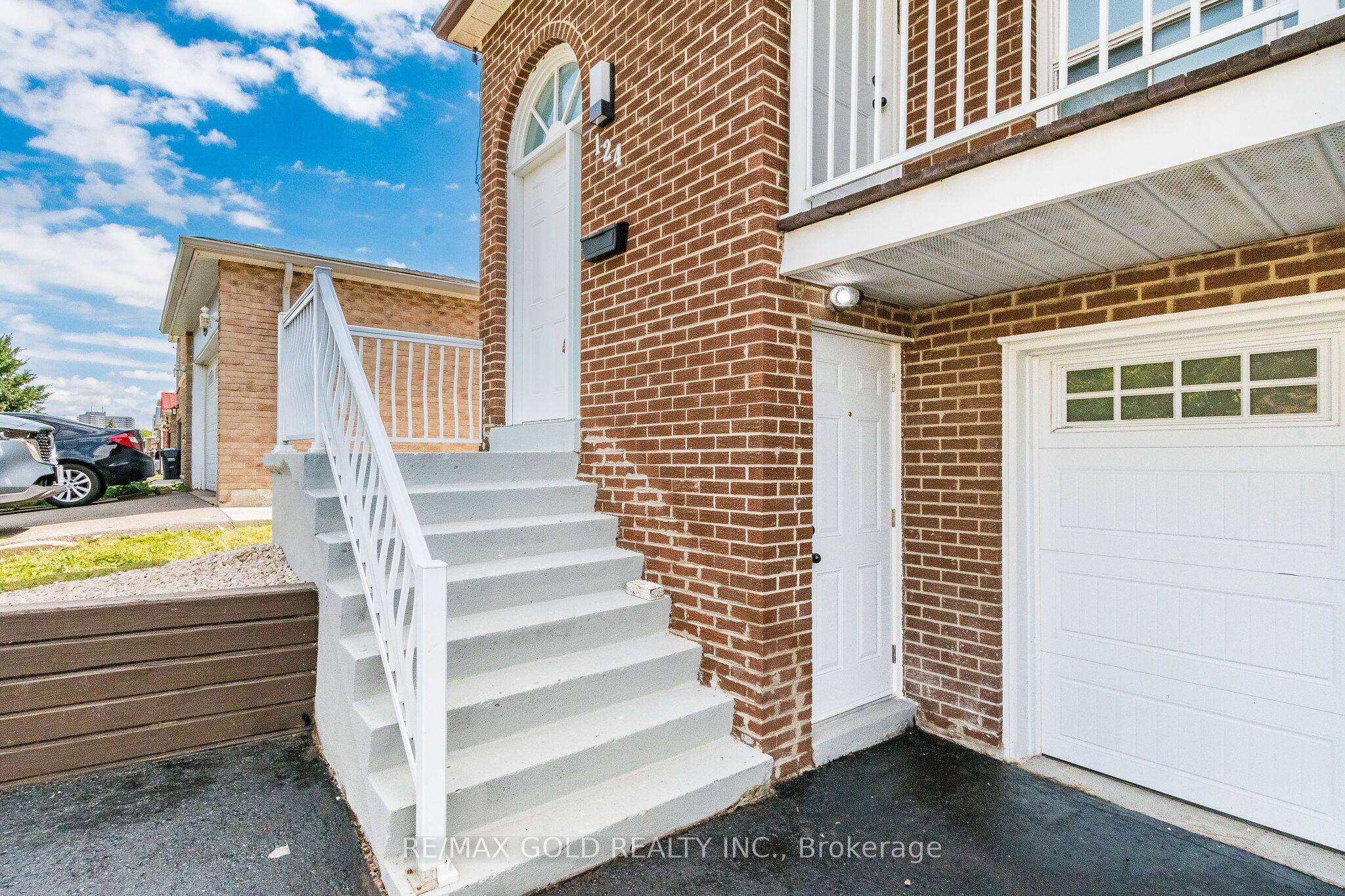 124 Banting Crescent Property Photo 3