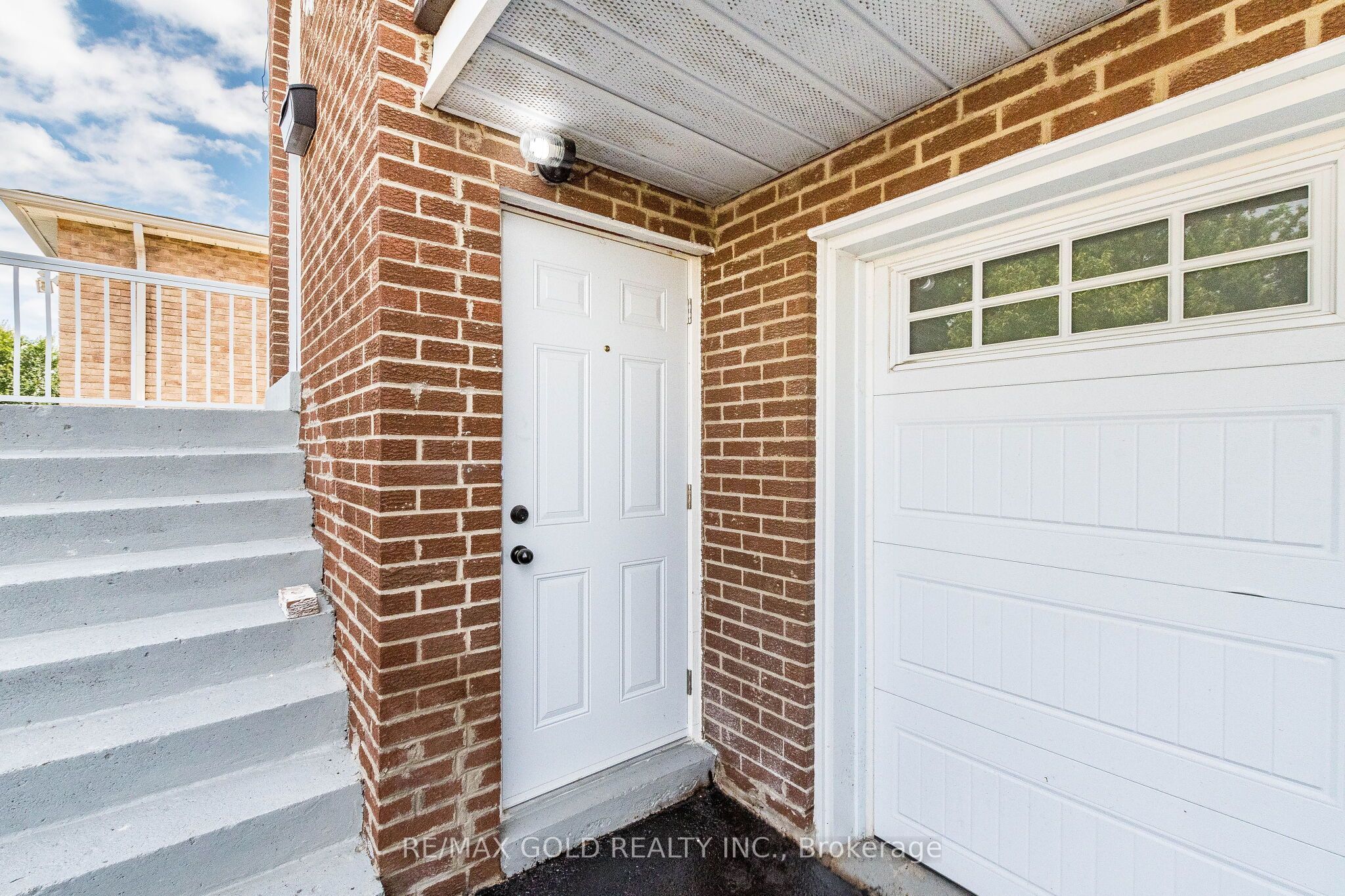 124 Banting Crescent Property Photo 4