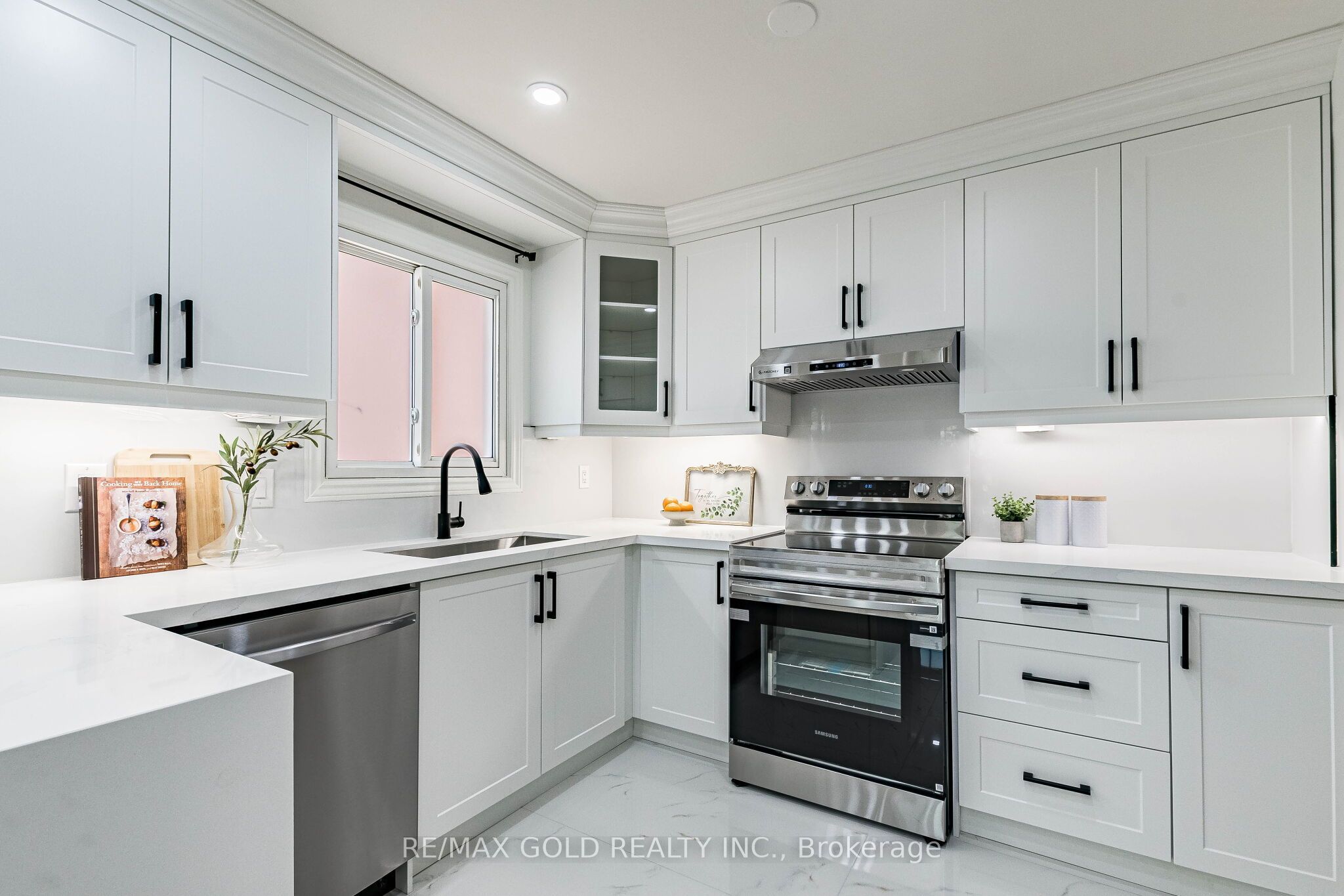 124 Banting Crescent Property Photo 14