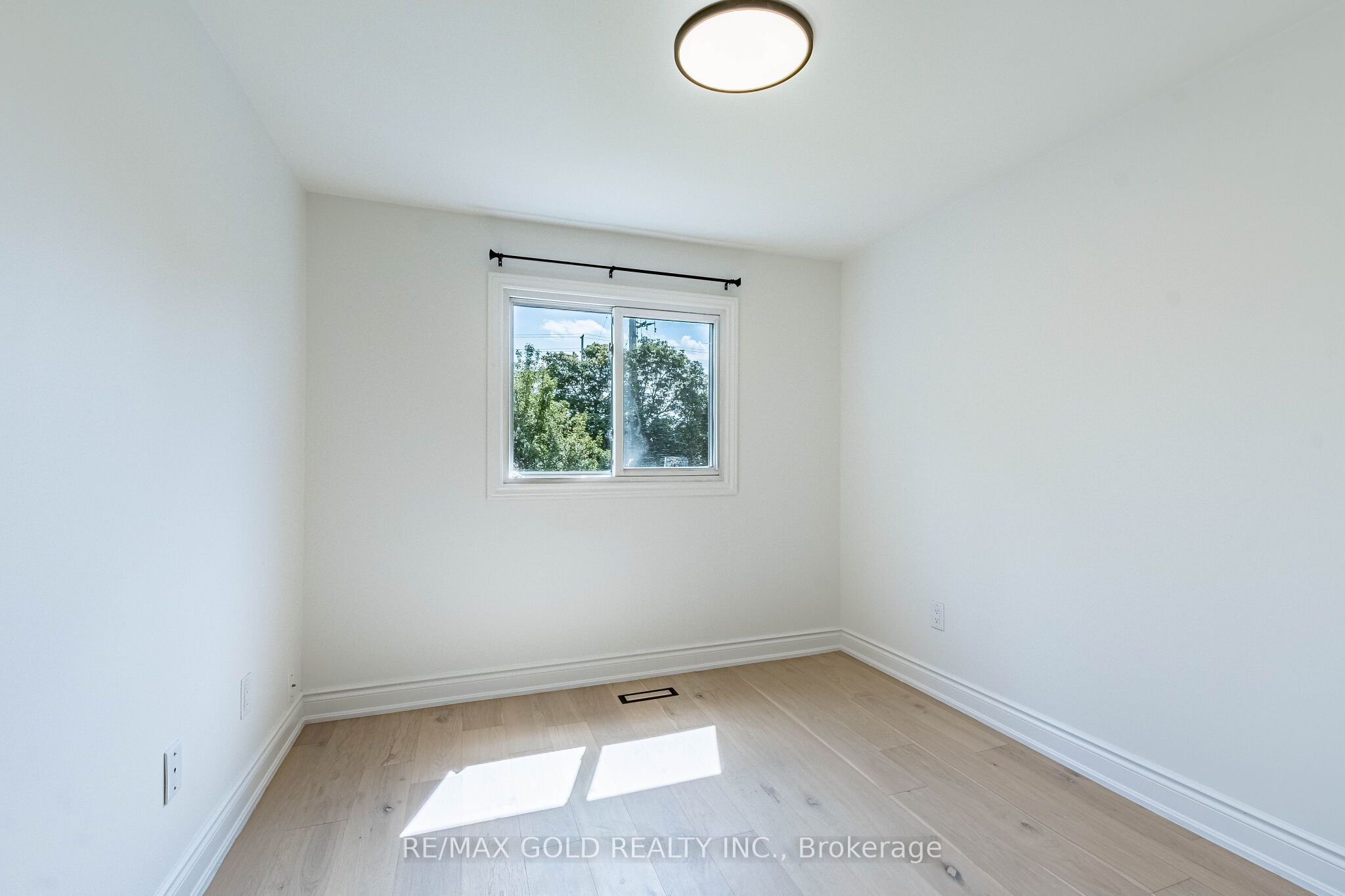 124 Banting Crescent Property Photo 20