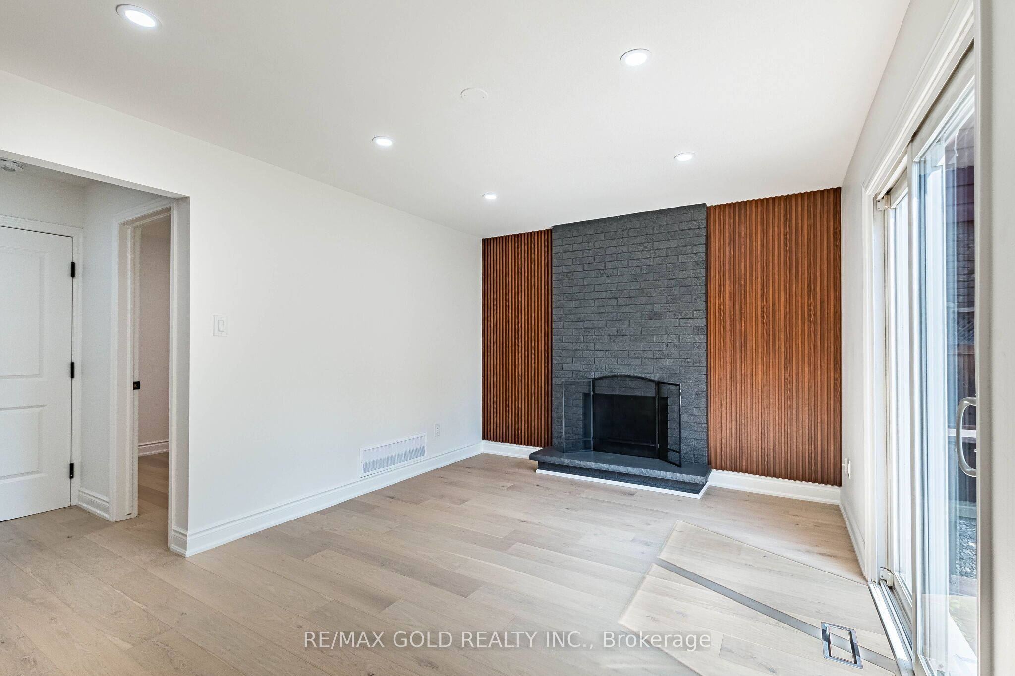 124 Banting Crescent Property Photo 26