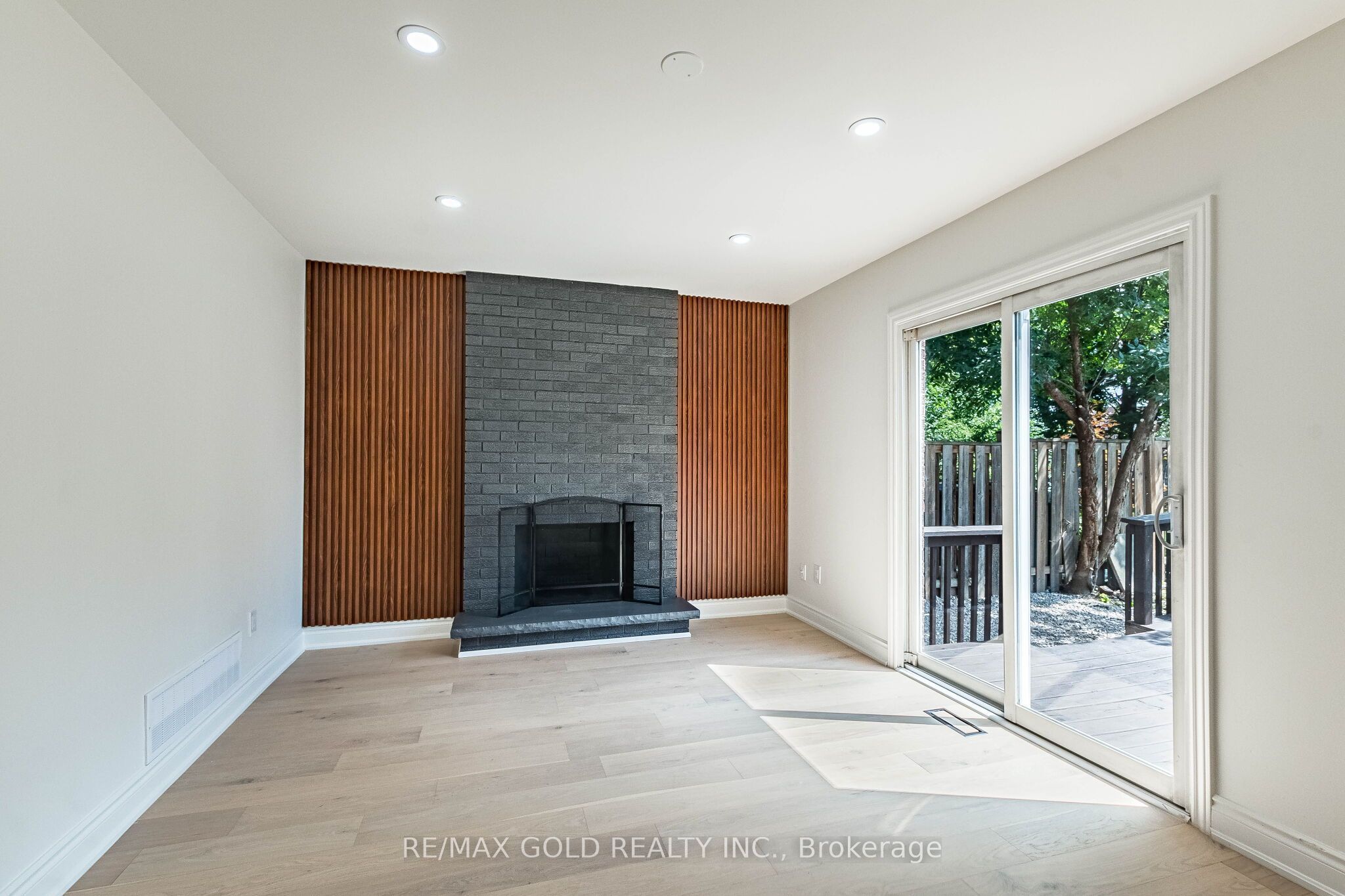 124 Banting Crescent Property Photo 28