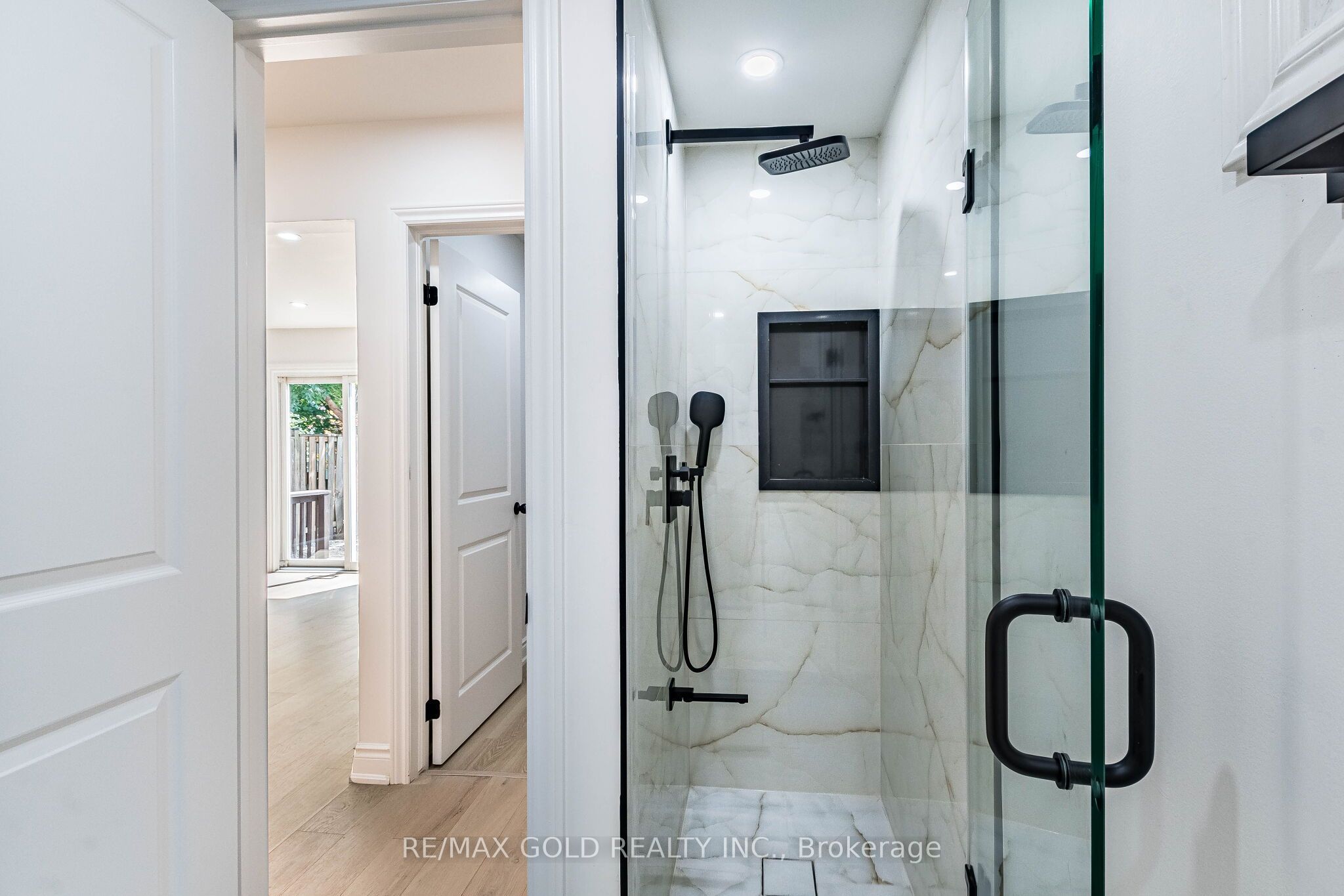124 Banting Crescent Property Photo 31
