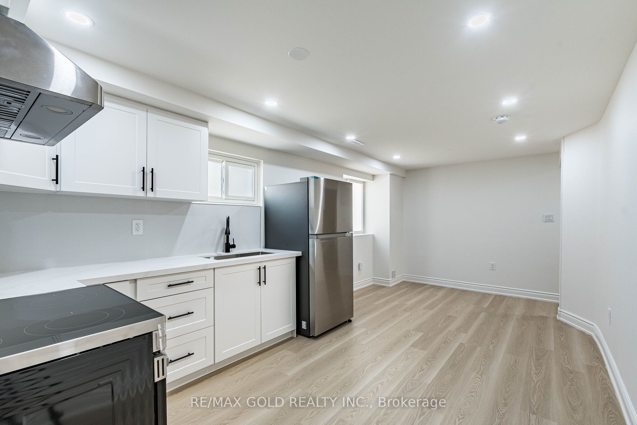124 Banting Crescent Property Photo 34