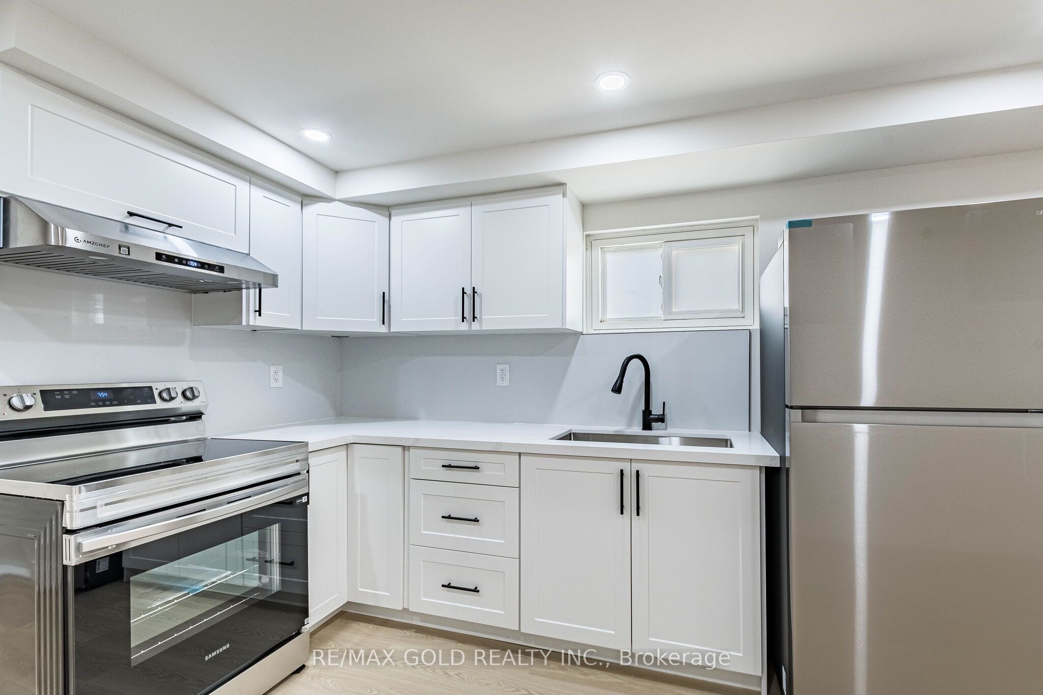 124 Banting Crescent Property Photo 35