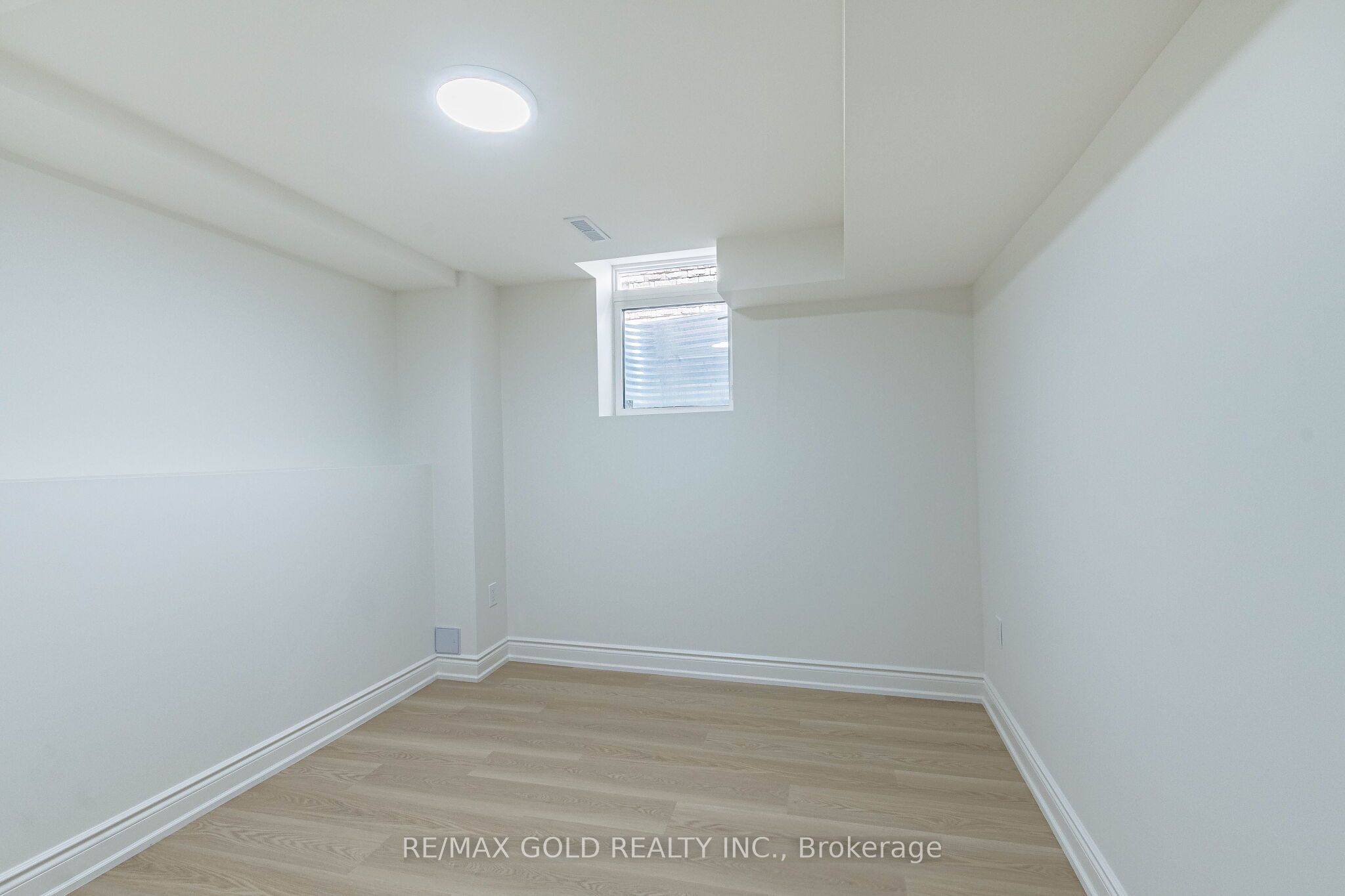 124 Banting Crescent Property Photo 37