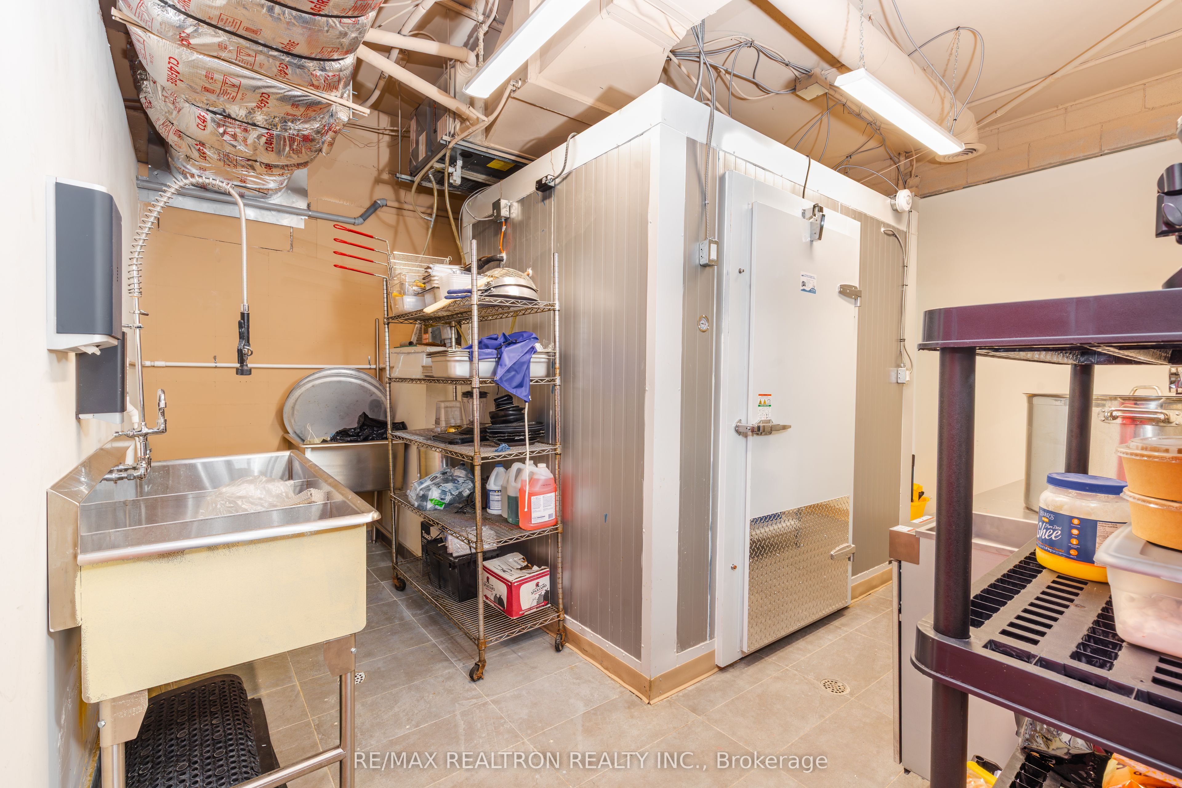 963 Albion Road N Property Photo 25