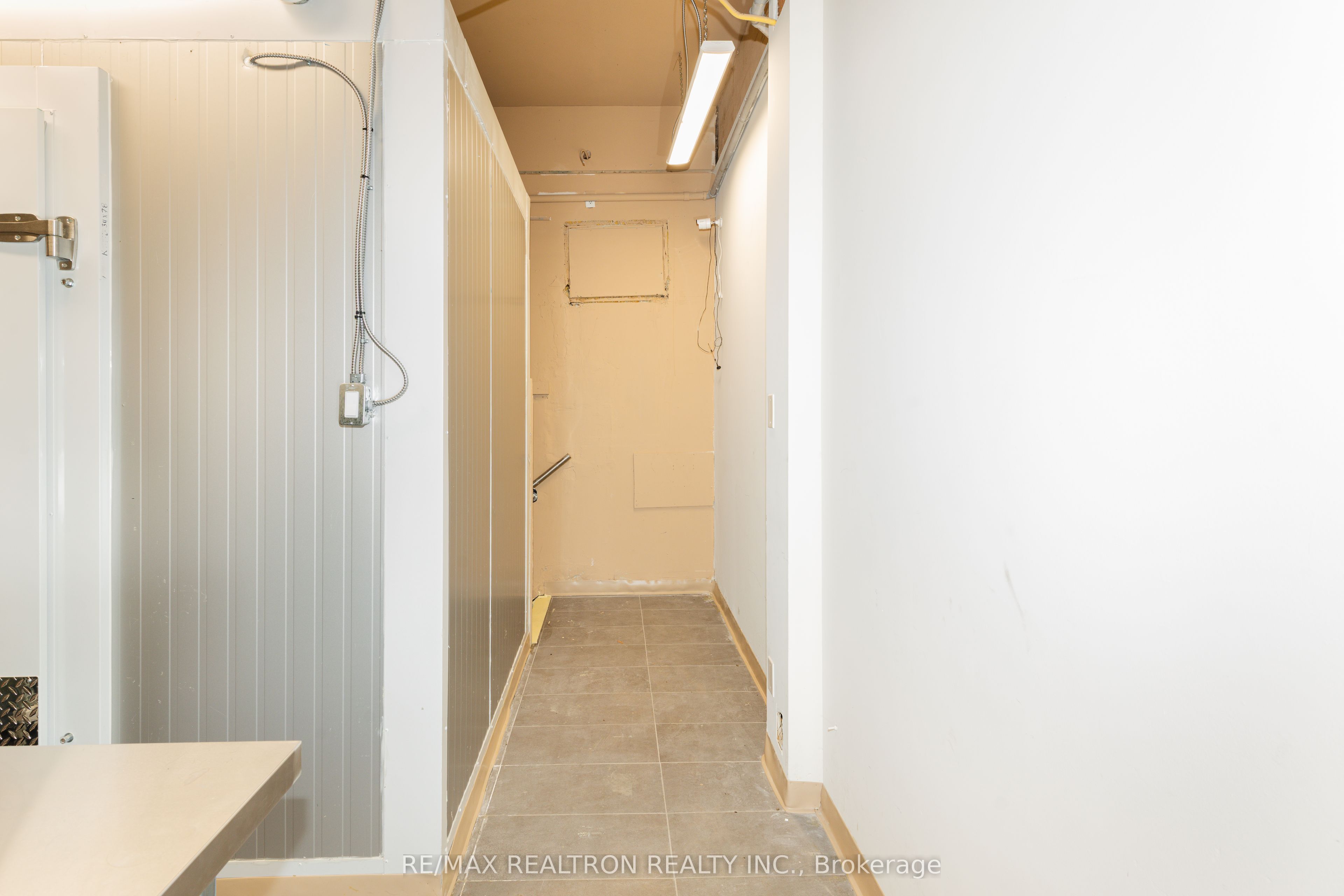 963 Albion Road N Property Photo 31