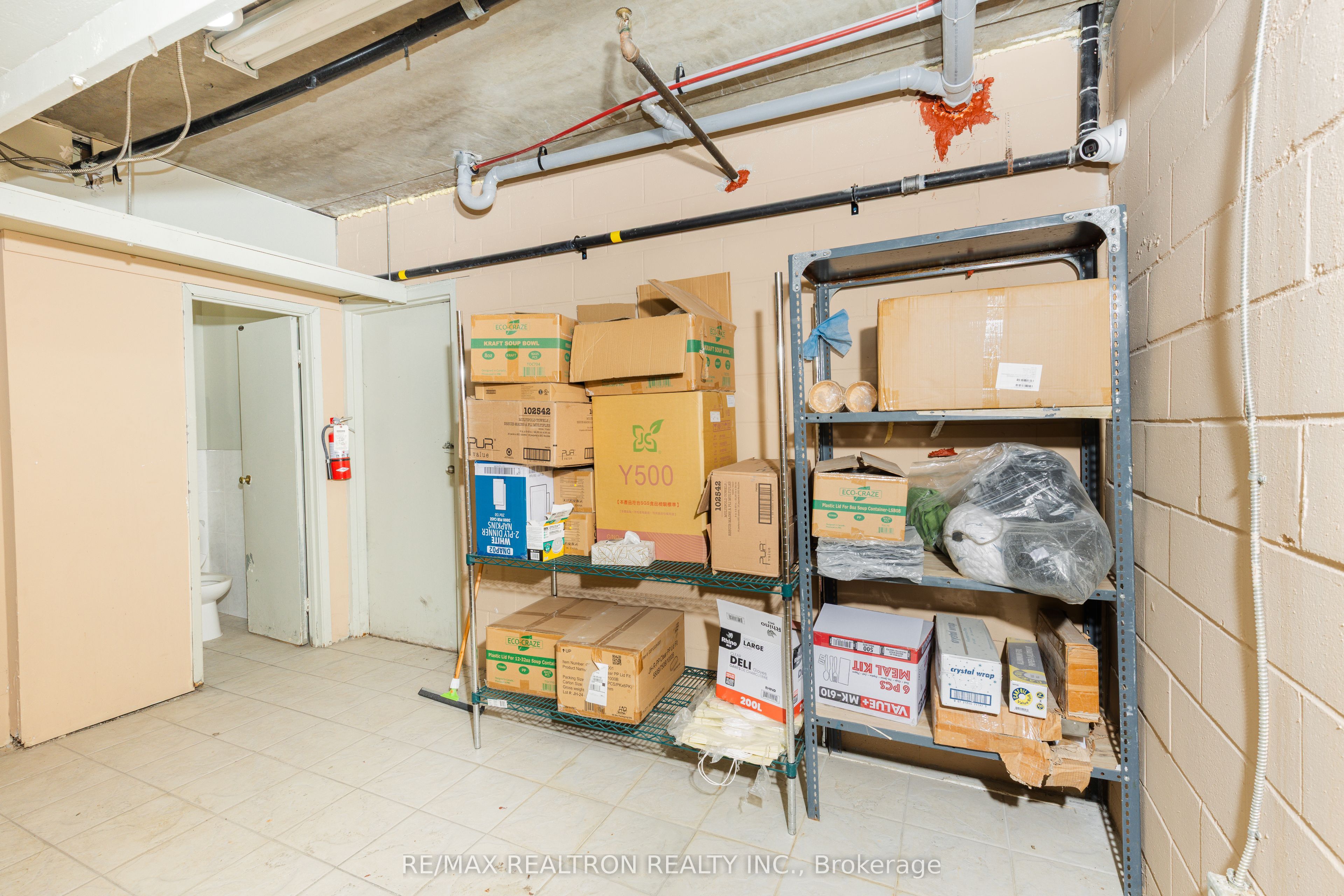 963 Albion Road N Property Photo 34