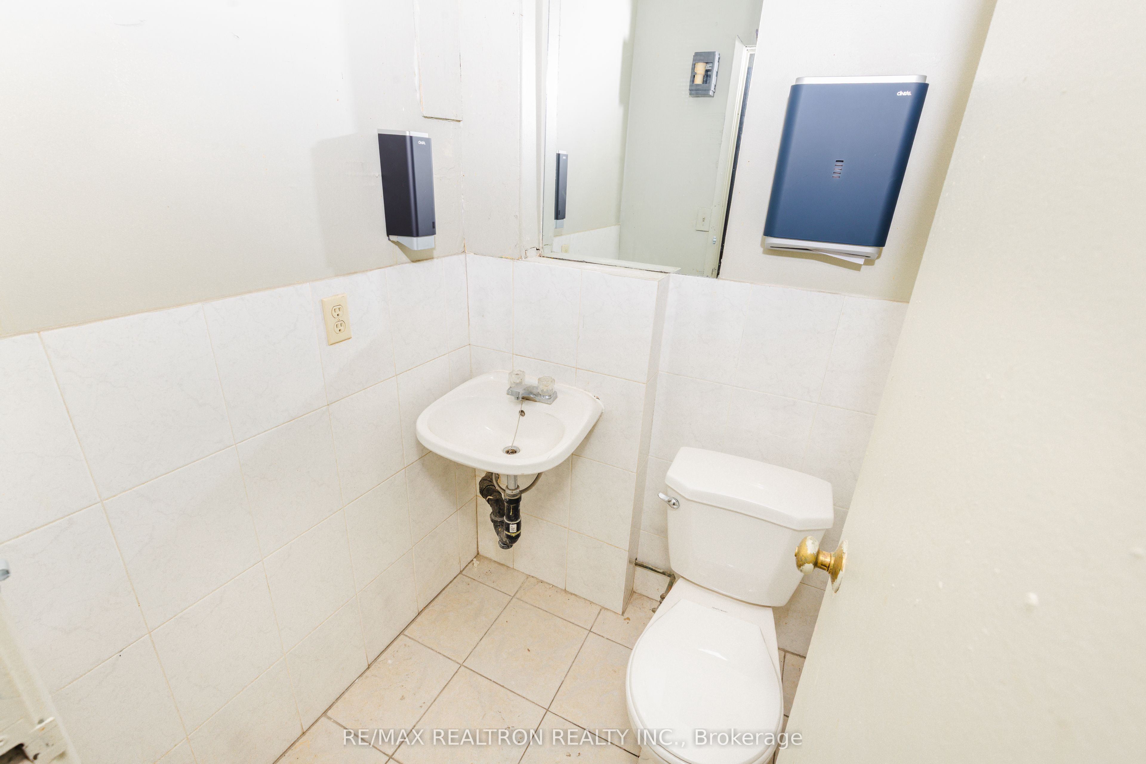 963 Albion Road N Property Photo 38
