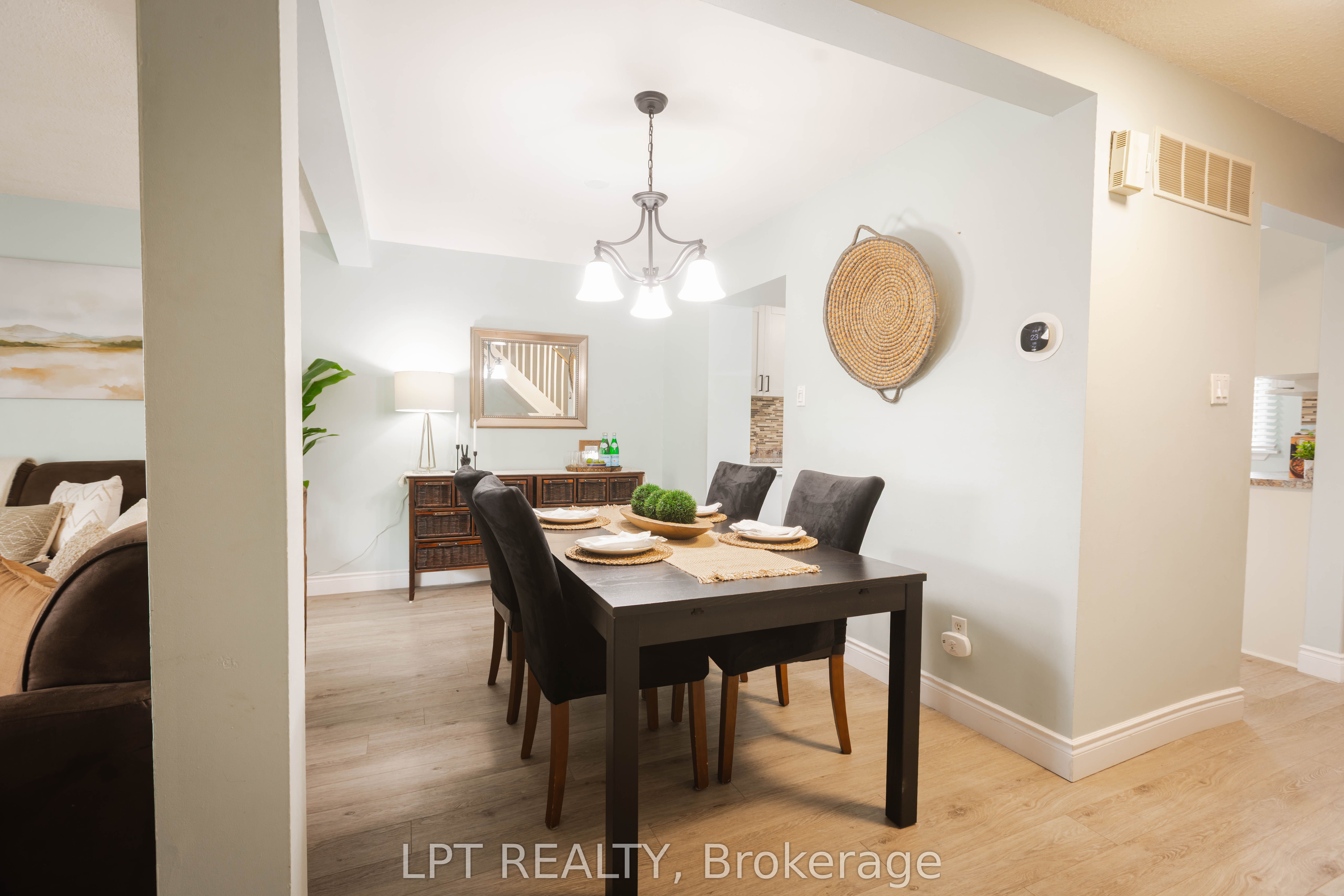 318 Laurier Avenue 3 Property Photo 4