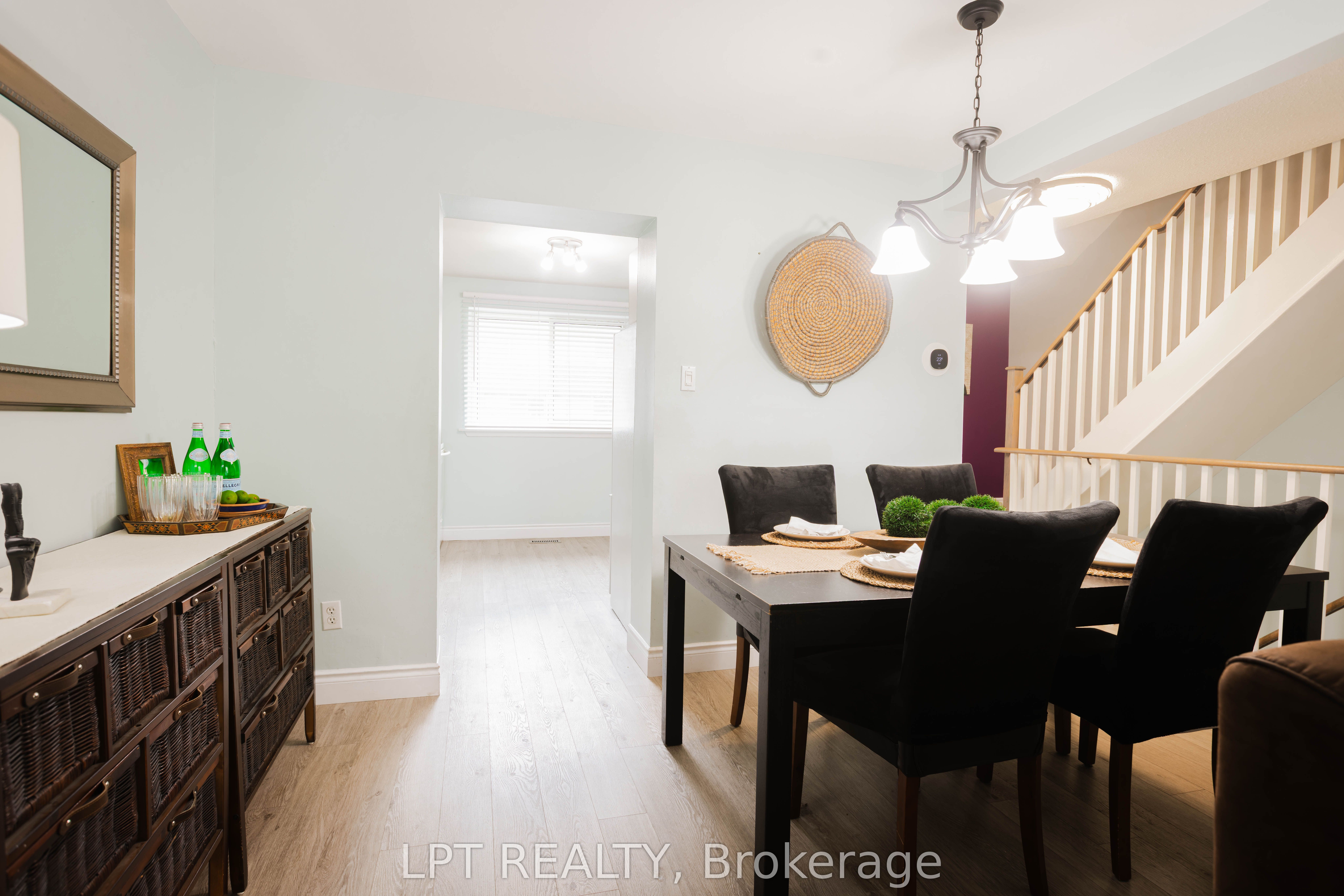 318 Laurier Avenue 3 Property Photo 5
