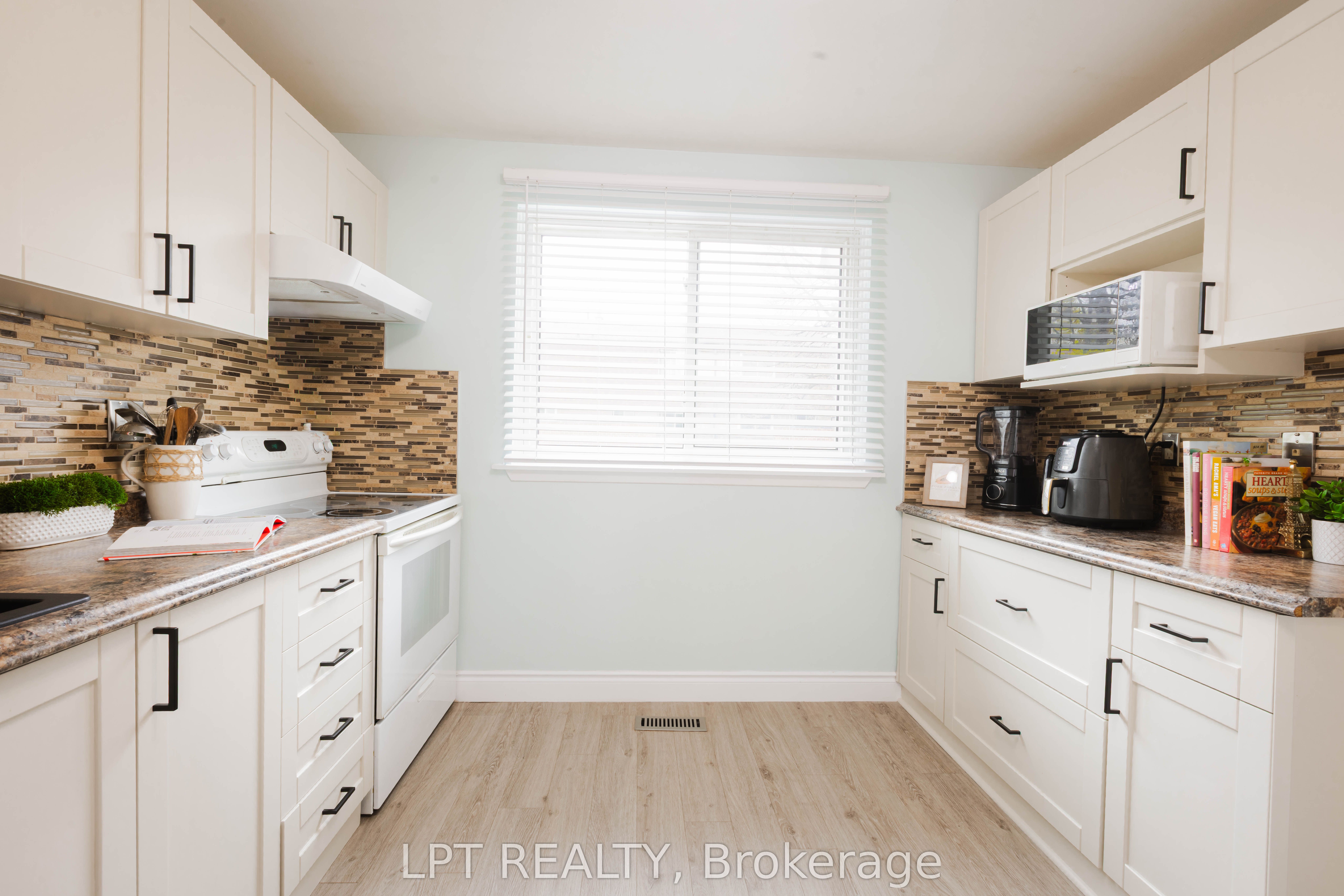 318 Laurier Avenue 3 Property Photo 6