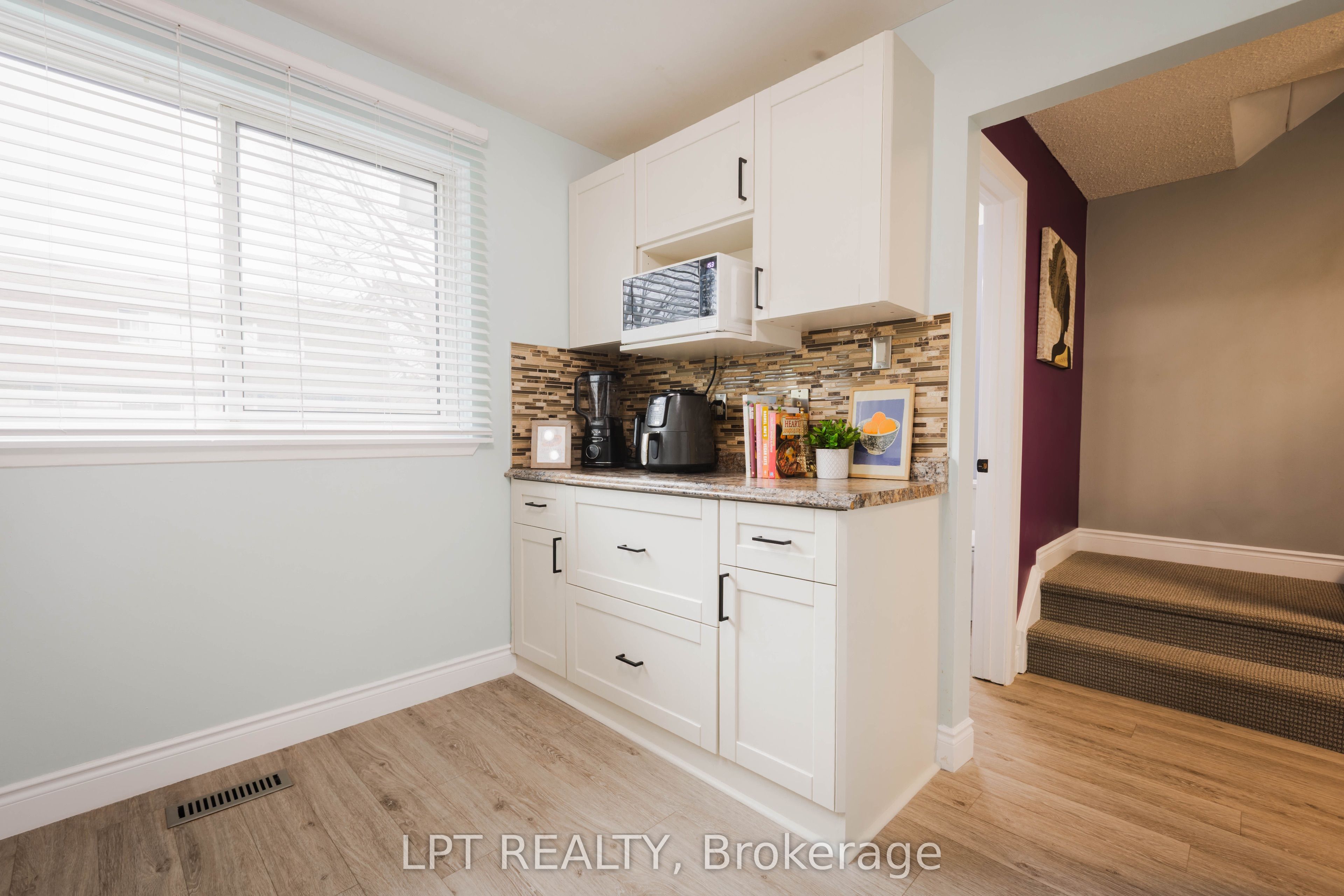 318 Laurier Avenue 3 Property Photo 9