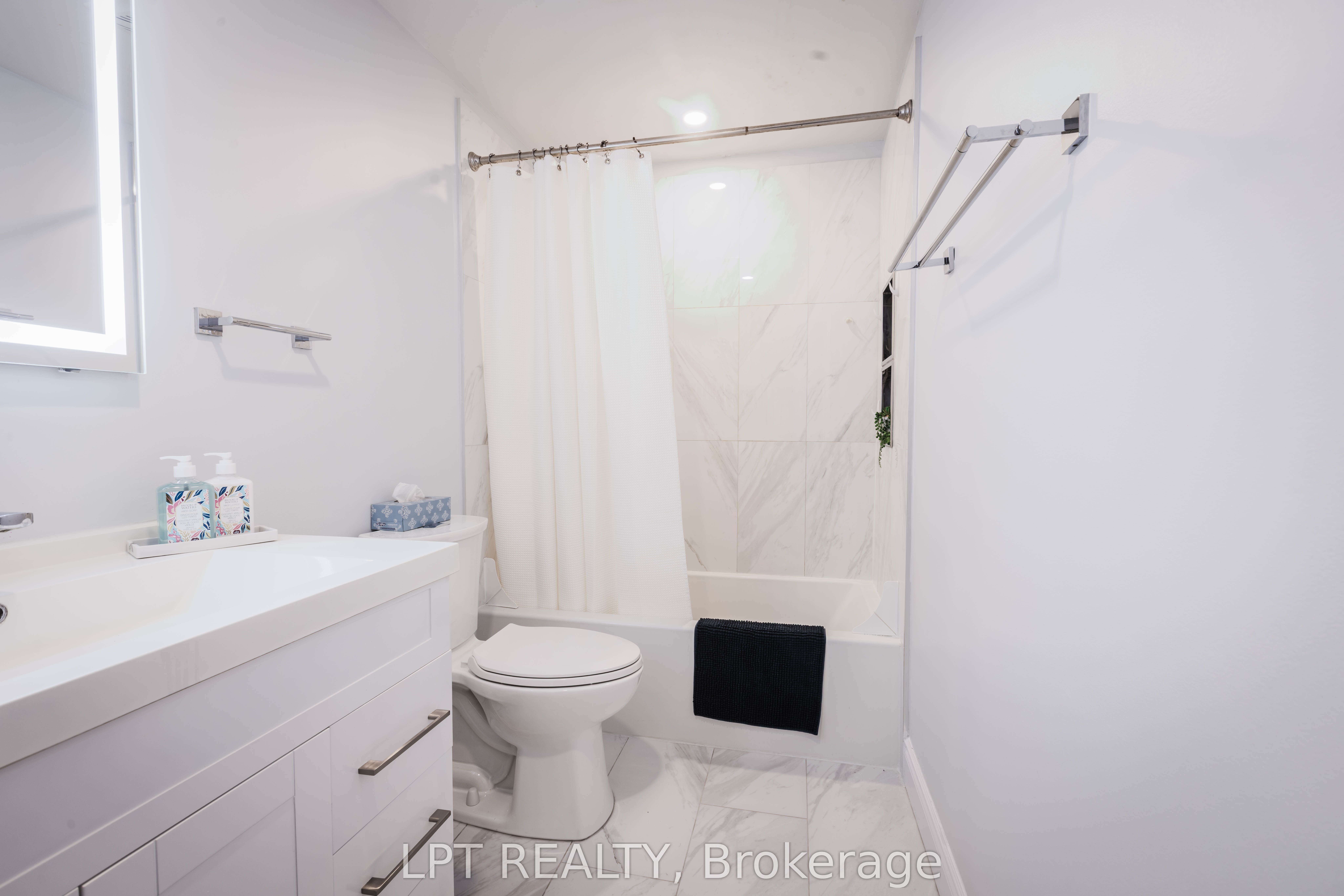 318 Laurier Avenue 3 Property Photo 16