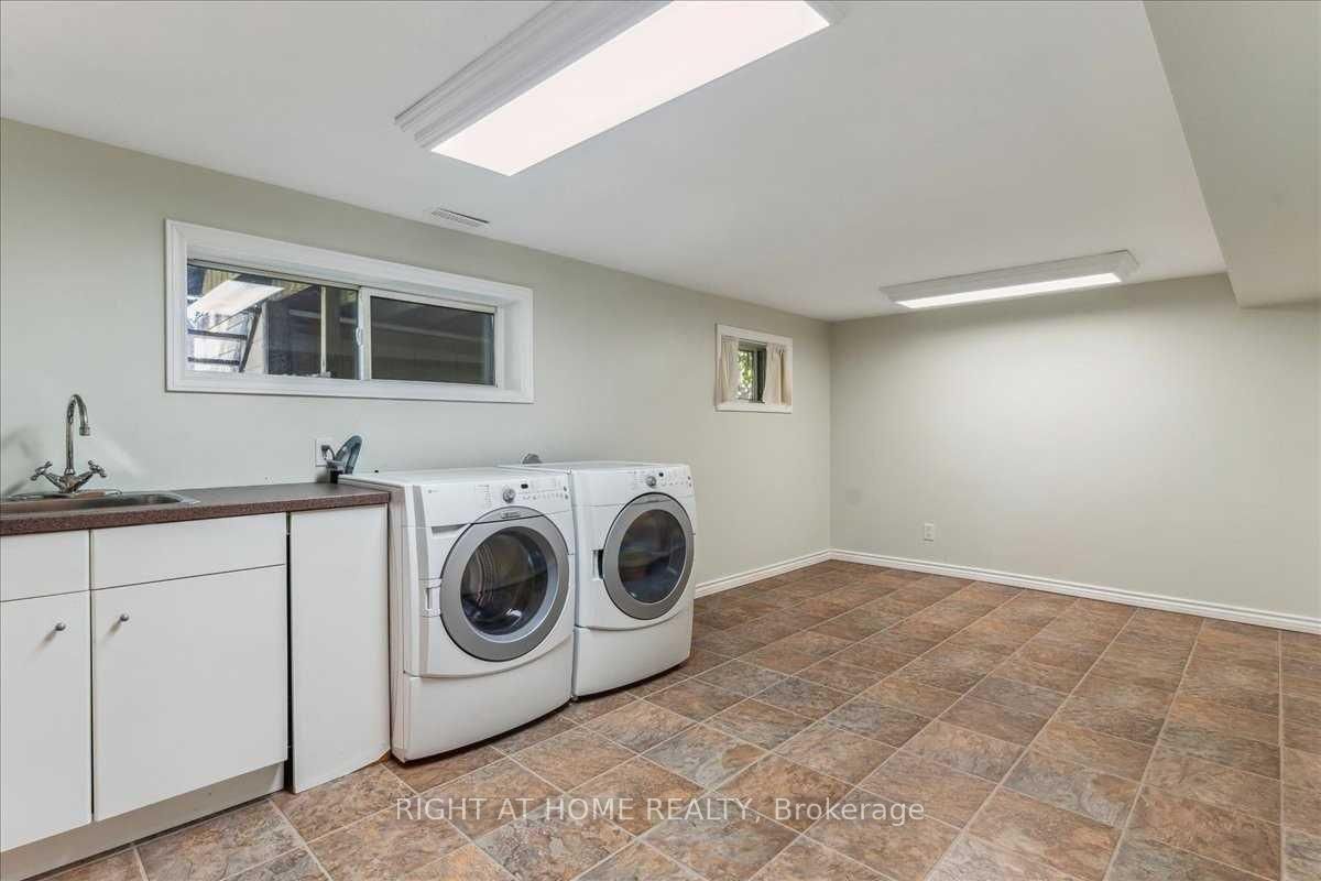 1252 Waterdown Road Lower Property Photo 7