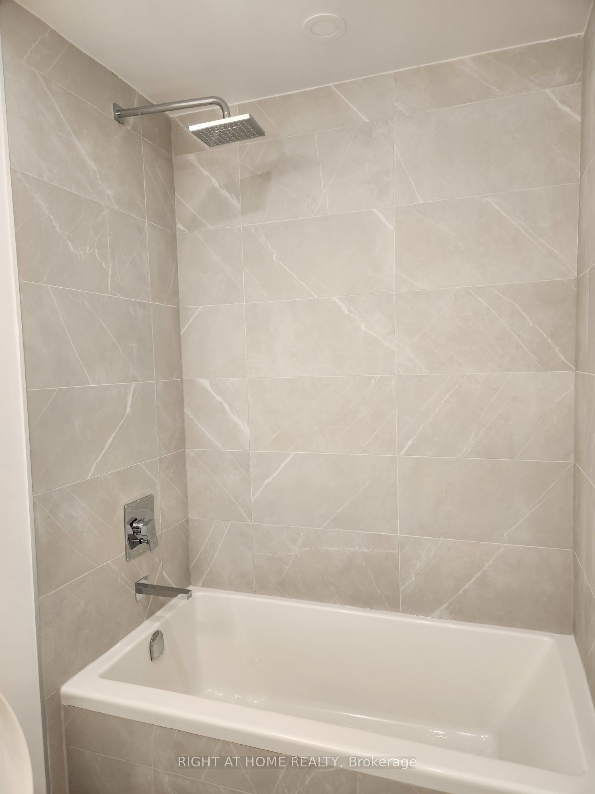 160 Kingsway Crescent 418 Property Photo 9