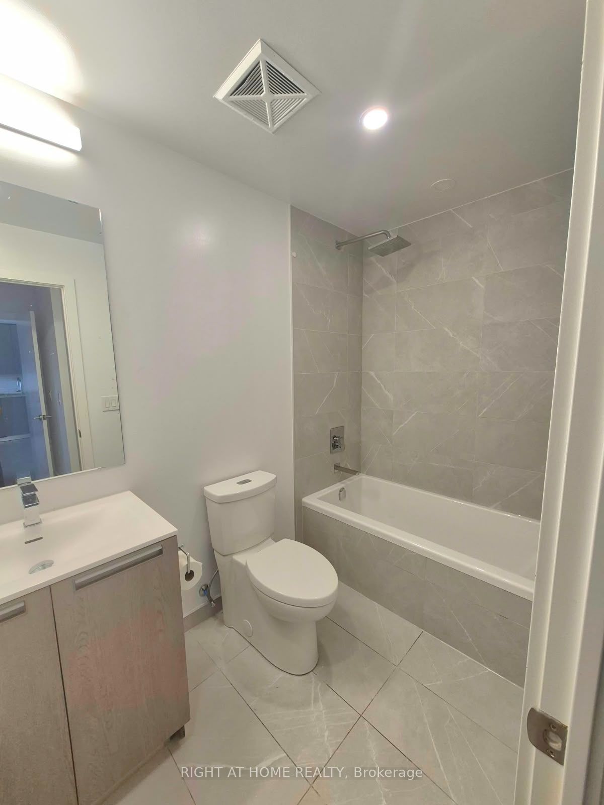 160 Kingsway Crescent 418 Property Photo 23