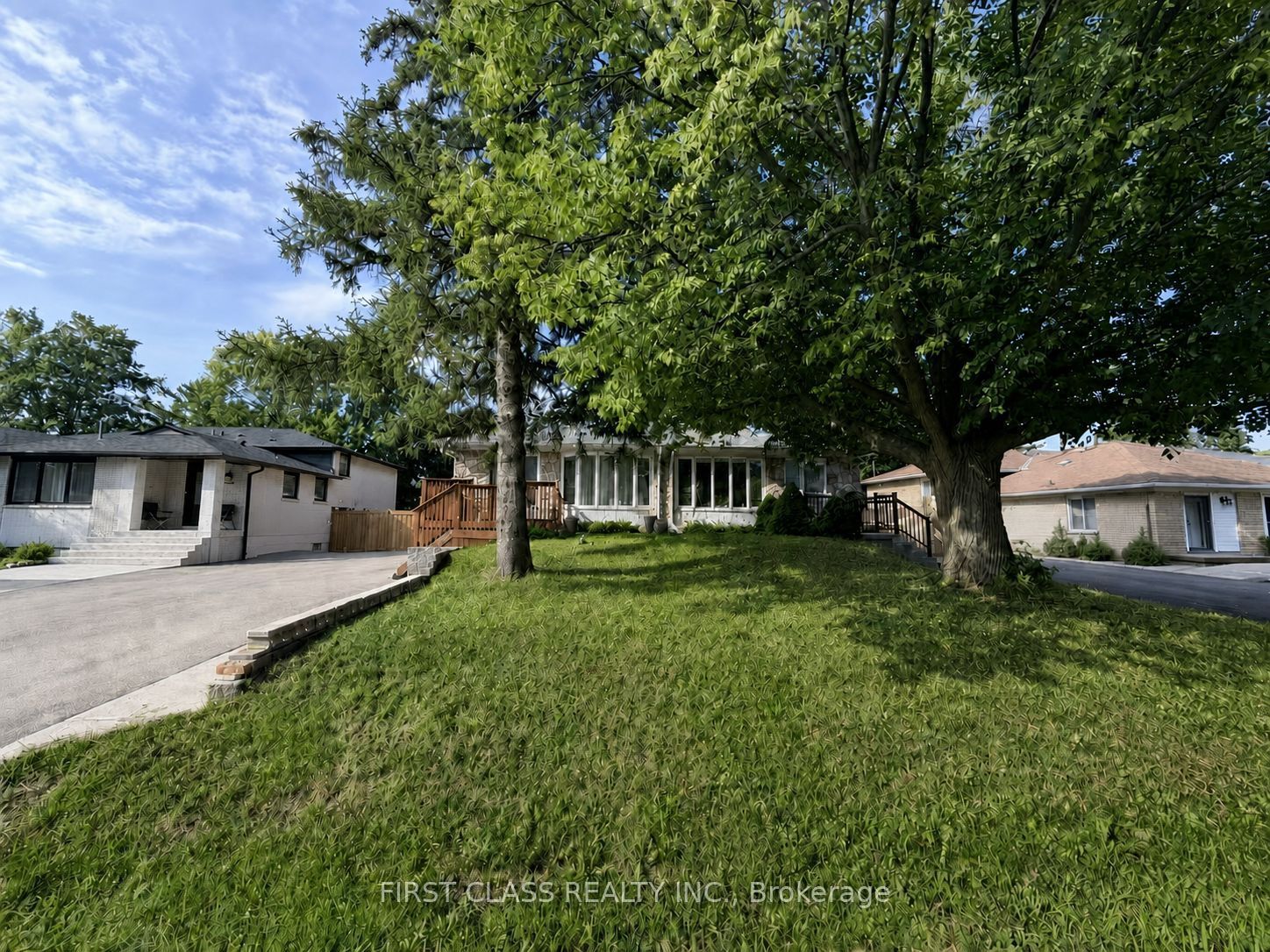 1323 Redbank Crescent Property Photo 2