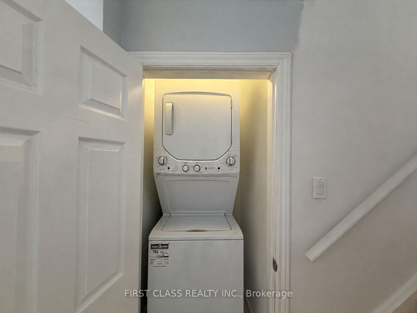 1323 Redbank Crescent Property Photo 9