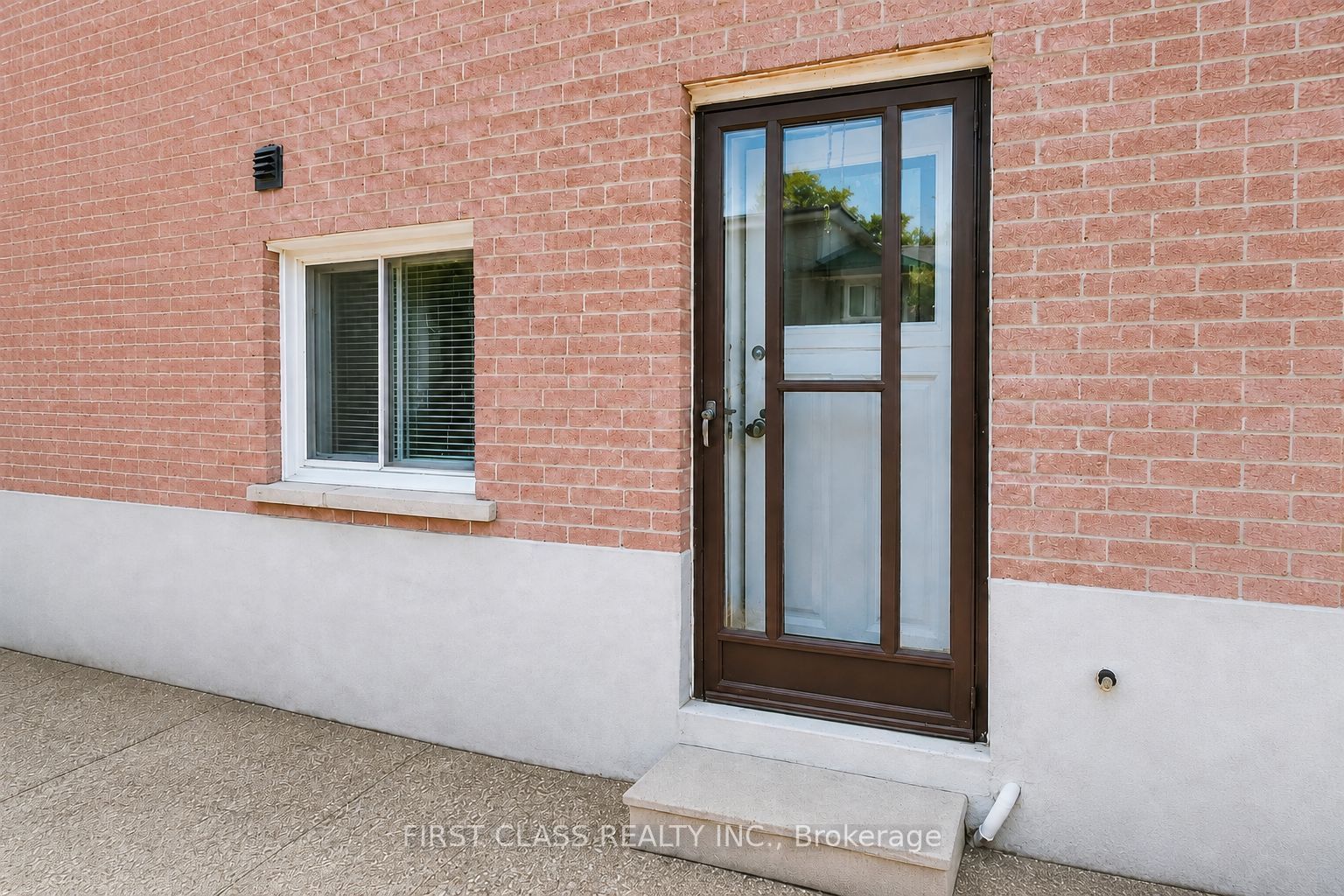 1323 Redbank Crescent Property Photo 16