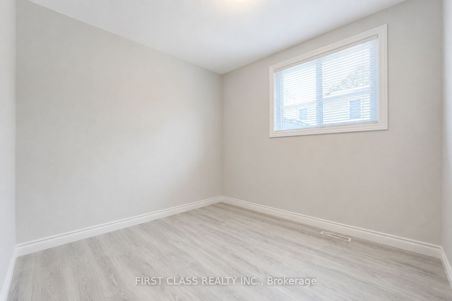 1323 Redbank Crescent Property Photo 23
