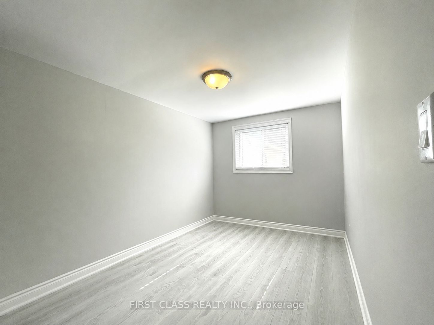 1323 Redbank Crescent Property Photo 24