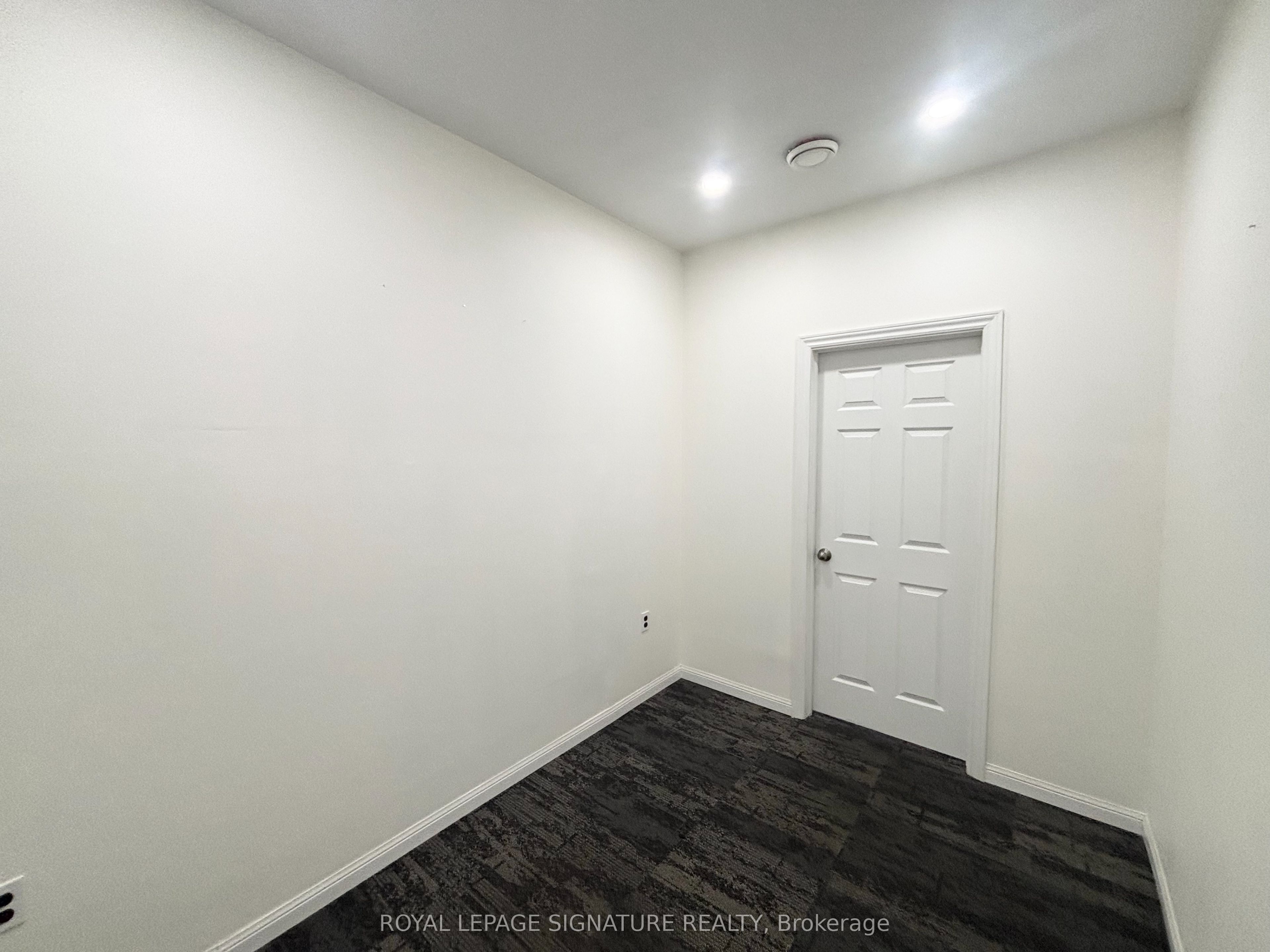 2351 Royal Windsor Drive 8 Property Photo 11