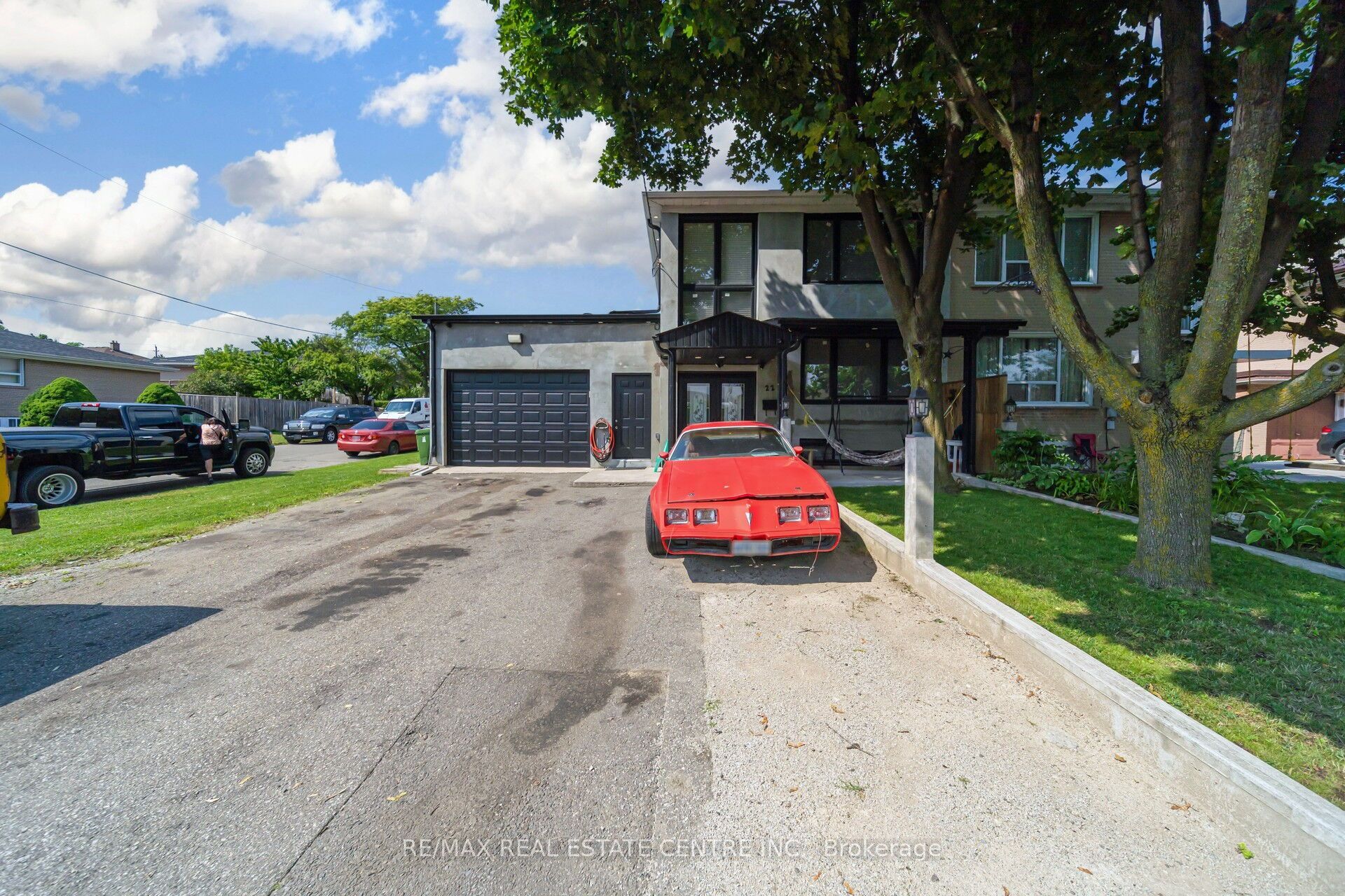22 Neames Crescent