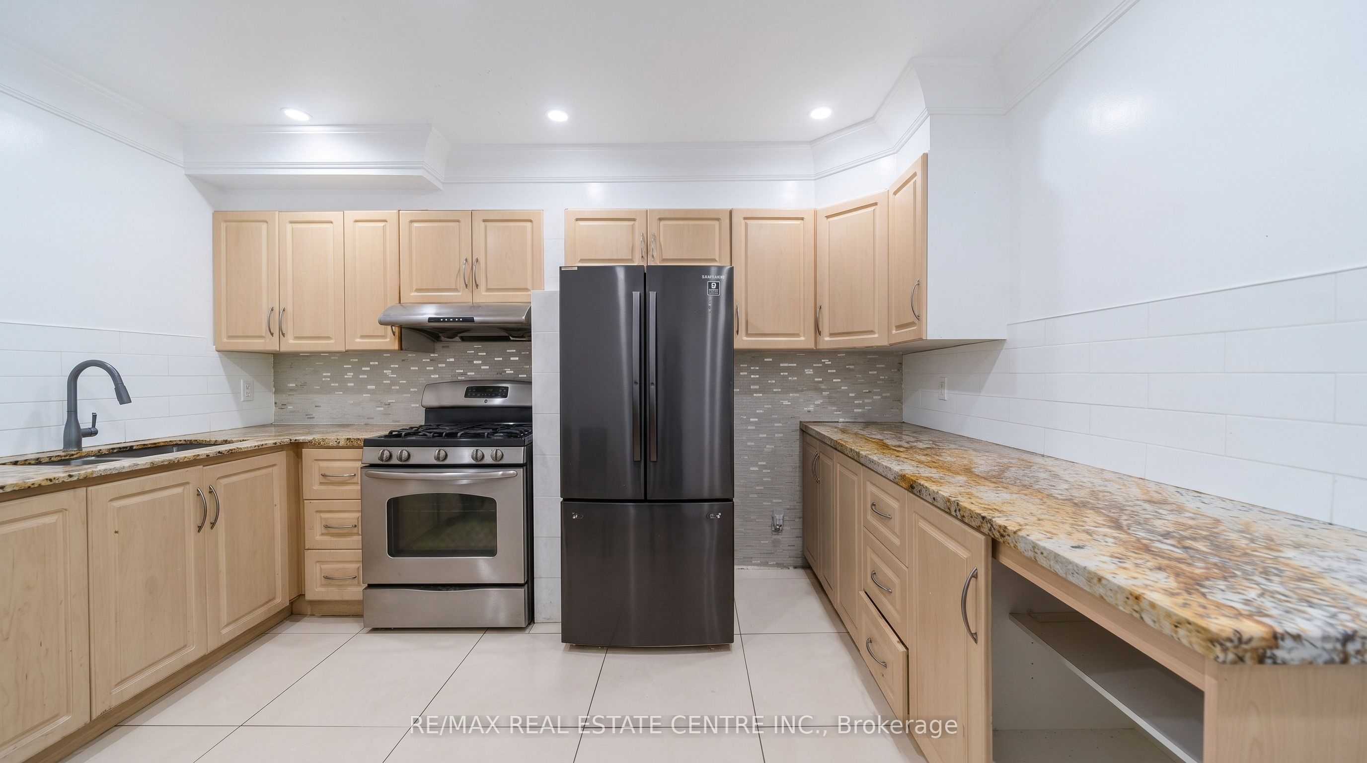 22 Neames Crescent Property Photo 5
