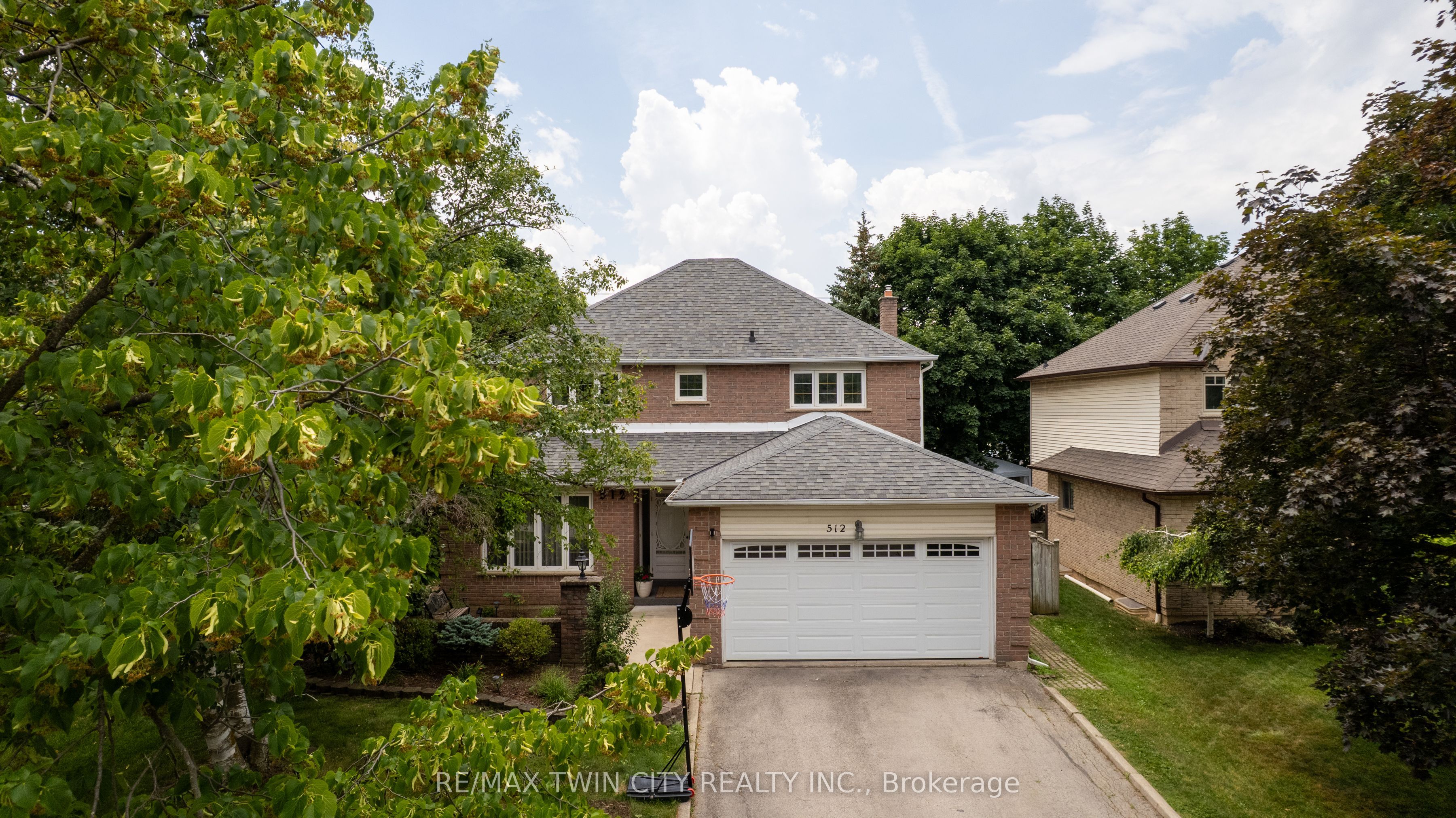 512 Hawthorne Crescent